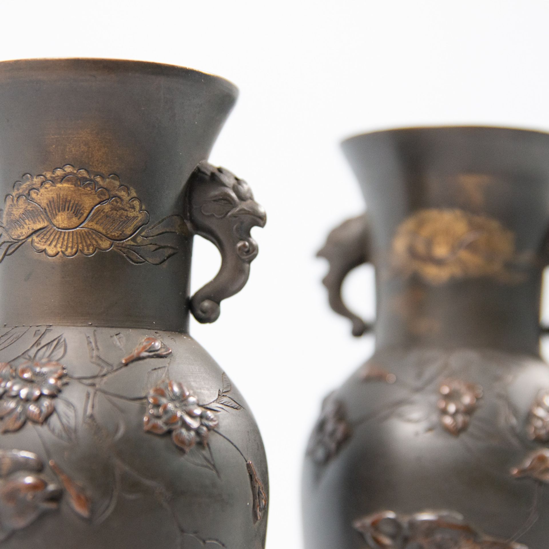 Pair of Japanese small vases. - Image 5 of 10