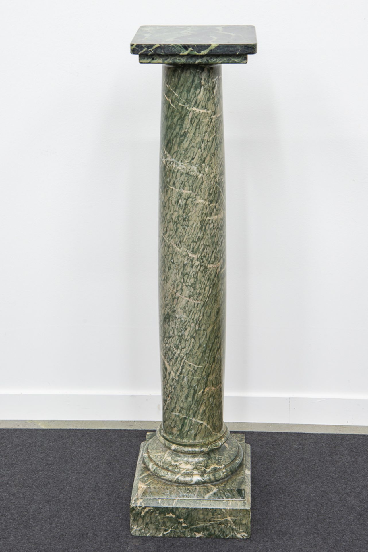 Marble column - Image 3 of 9