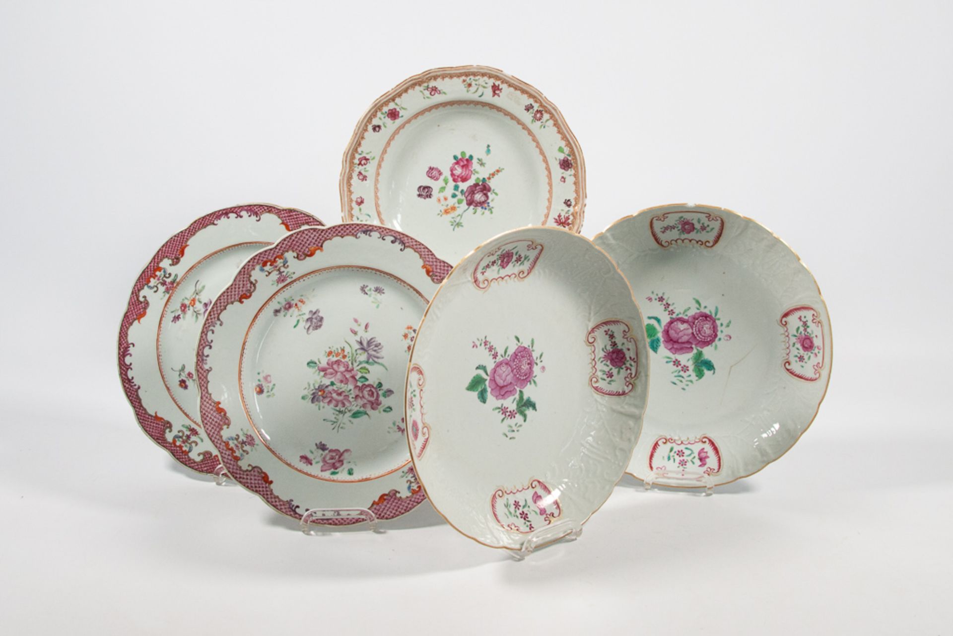 Collection of 5 Famille rose plates - Image 18 of 33