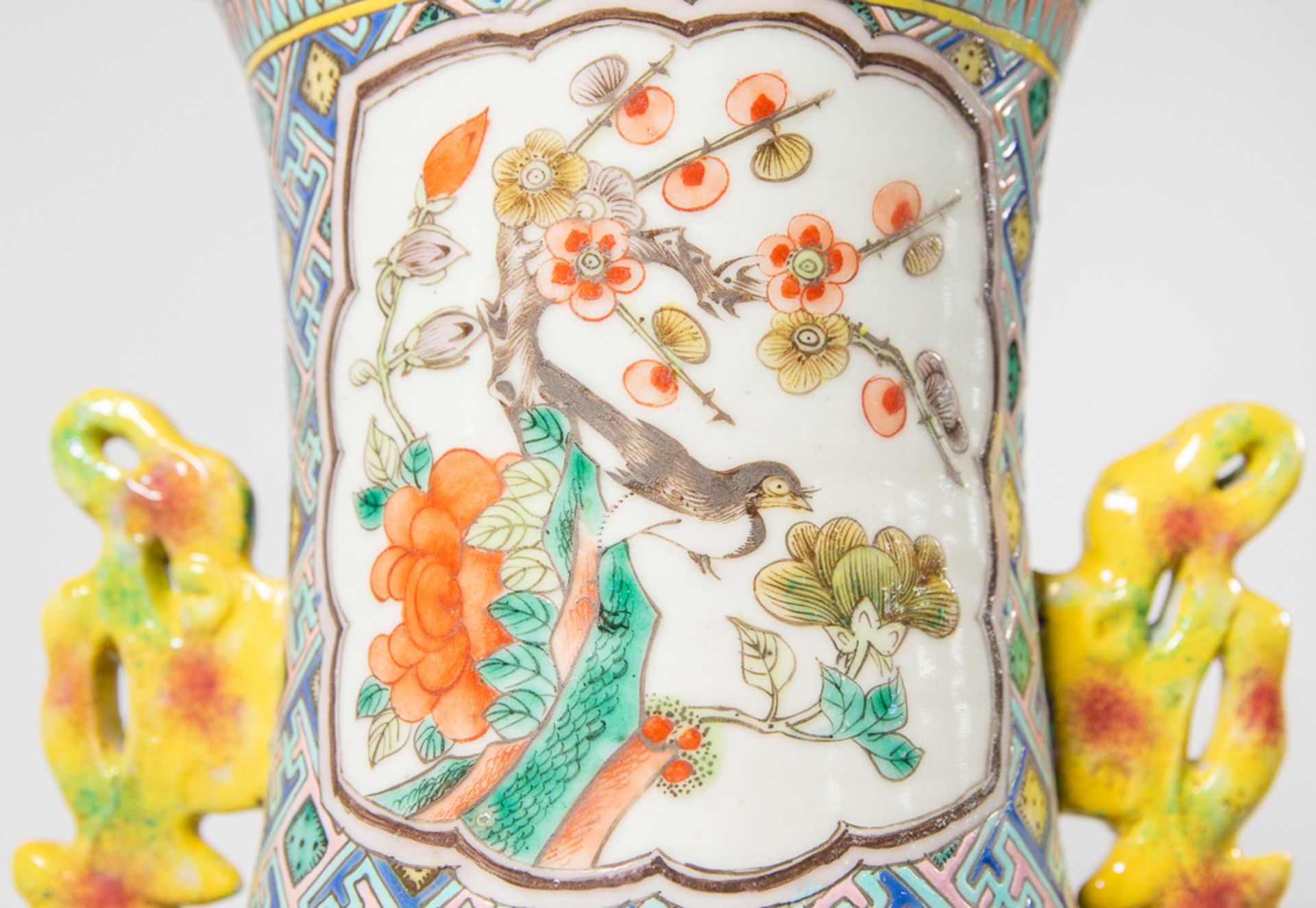 Chinese vase with peacock decor - Image 15 of 16