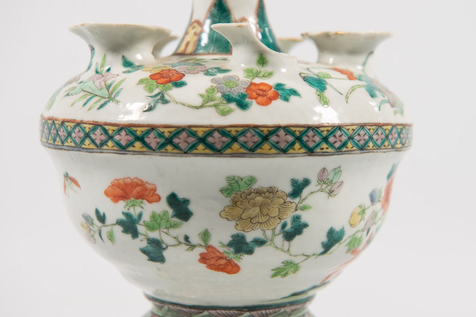 Chinese Tulip vase - Image 4 of 15