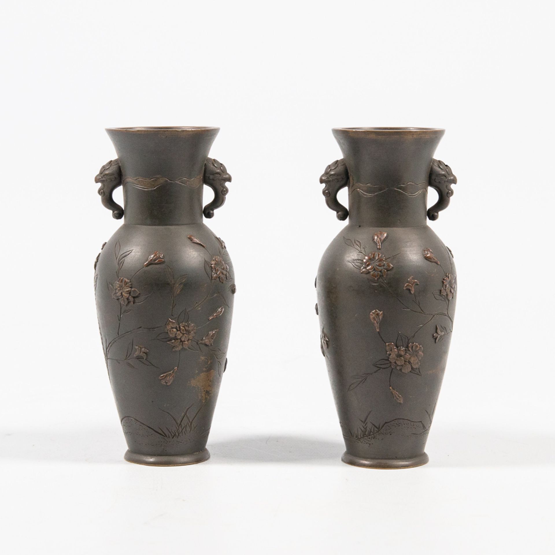 Pair of Japanese small vases. - Image 9 of 10