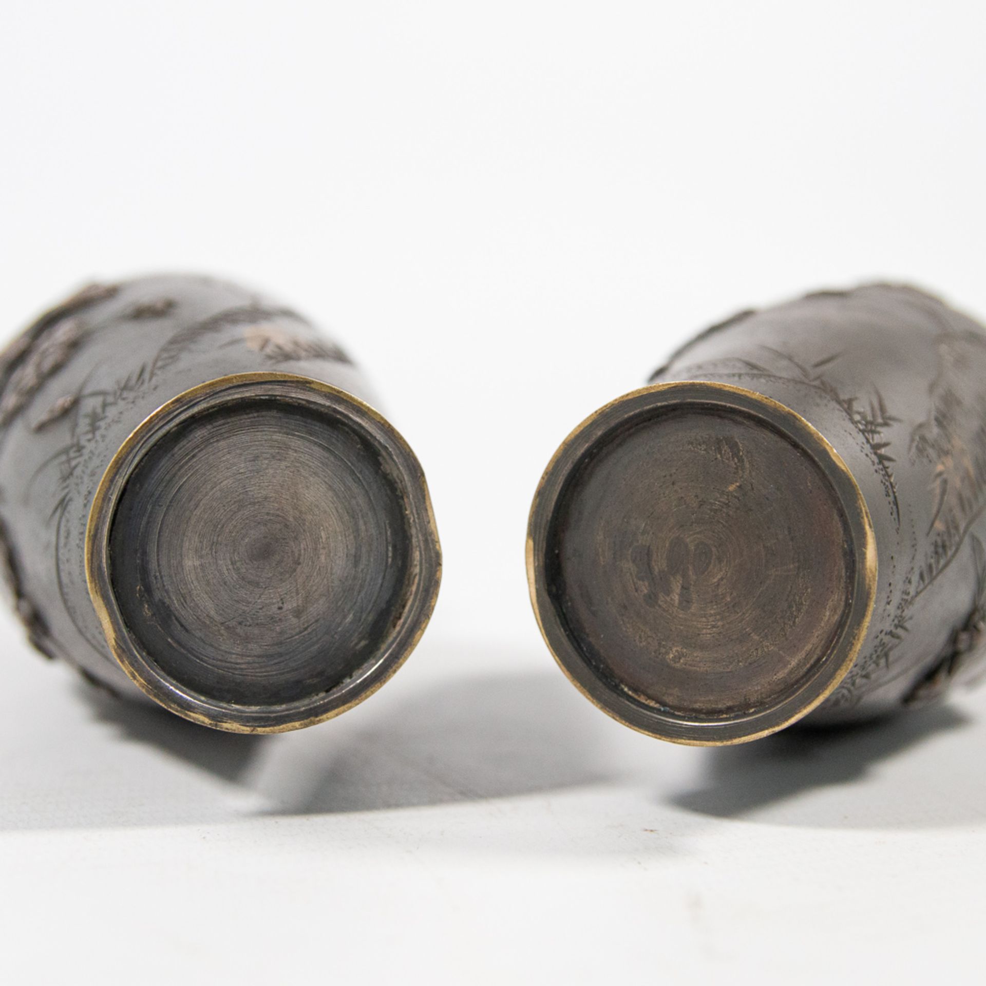 Pair of Japanese small vases. - Image 6 of 10
