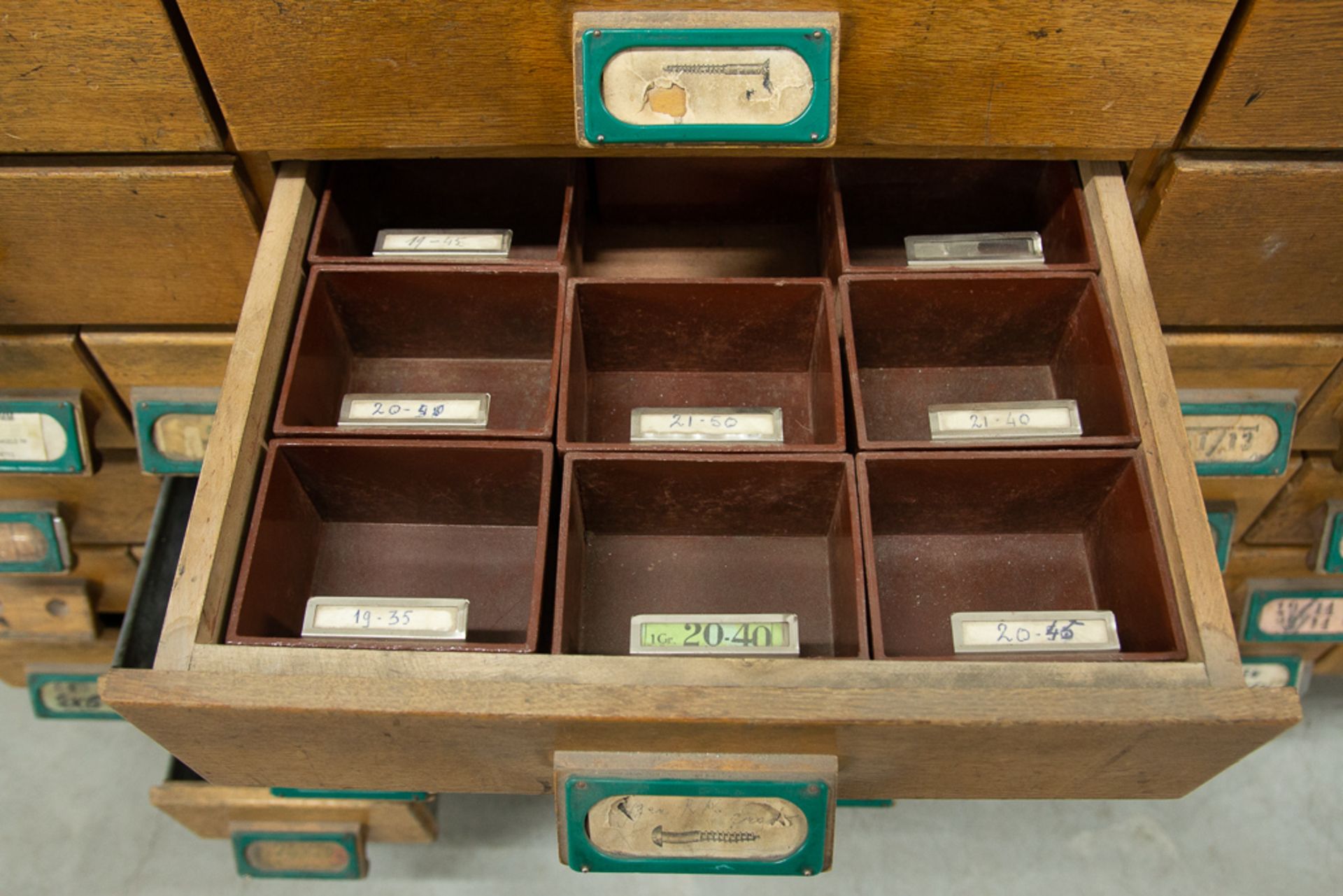 Large Quincaillerie, shop interior - Image 6 of 10