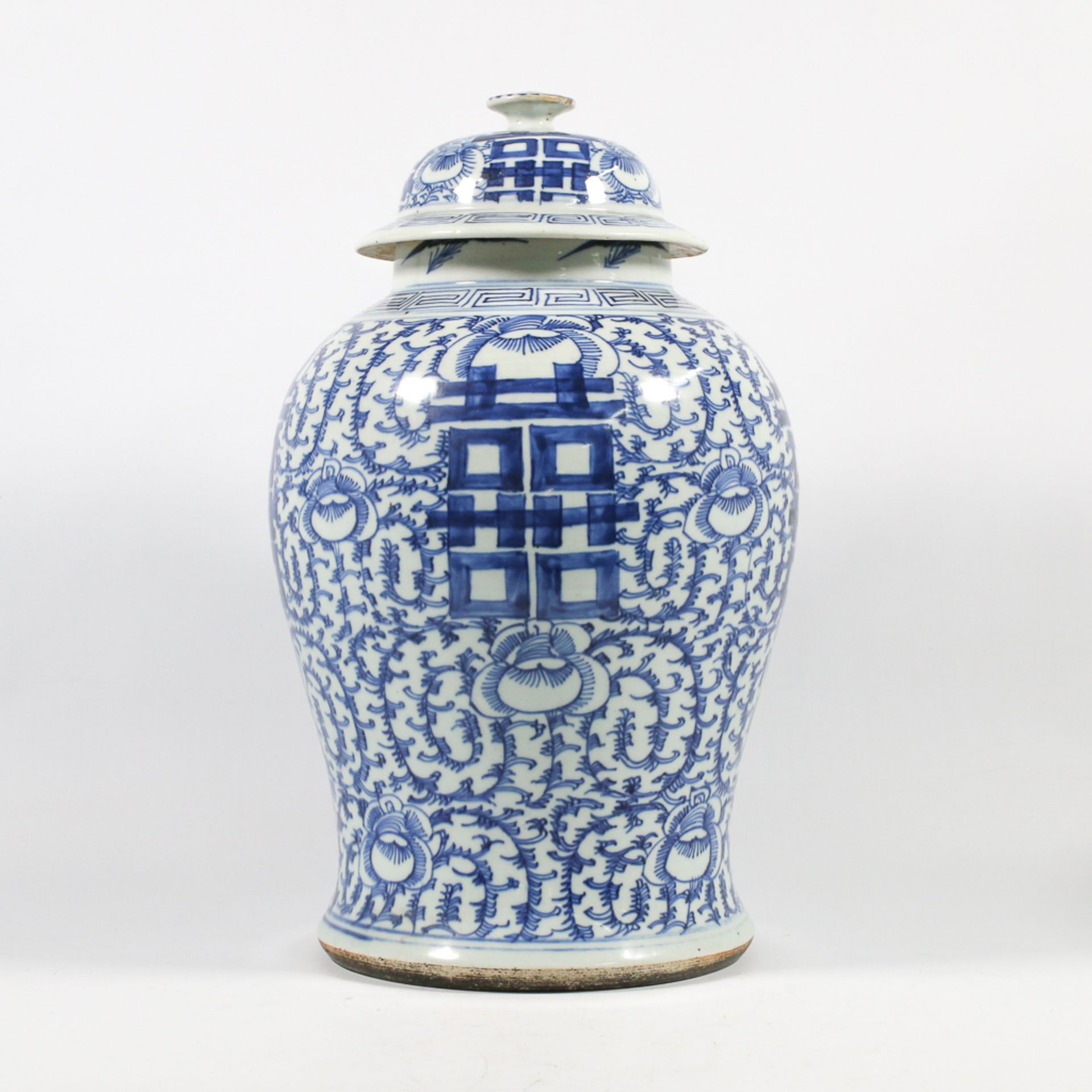 Chinese vase with cover, blue white