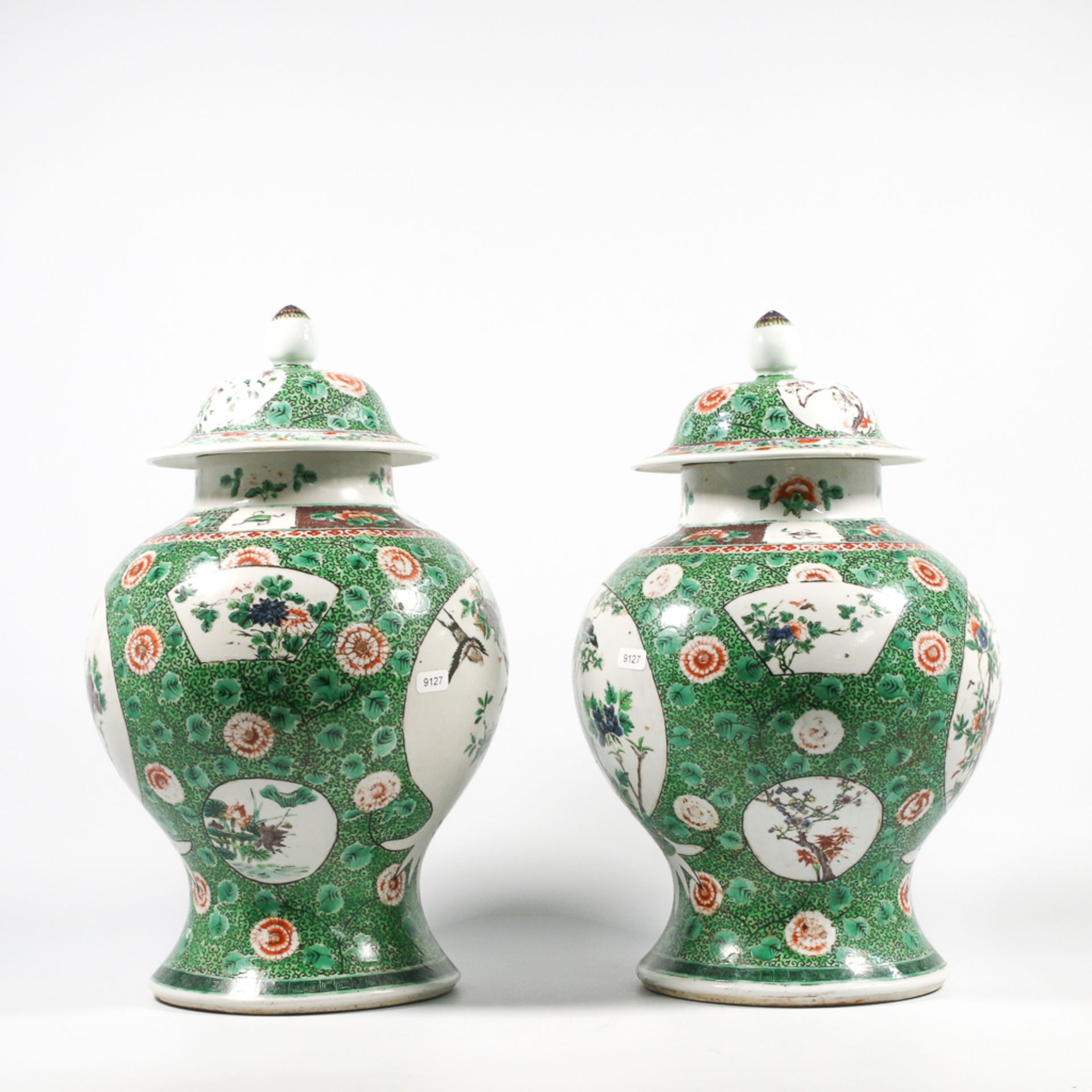 Pair of Chinese vases with lid, famille verte - Bild 9 aus 15