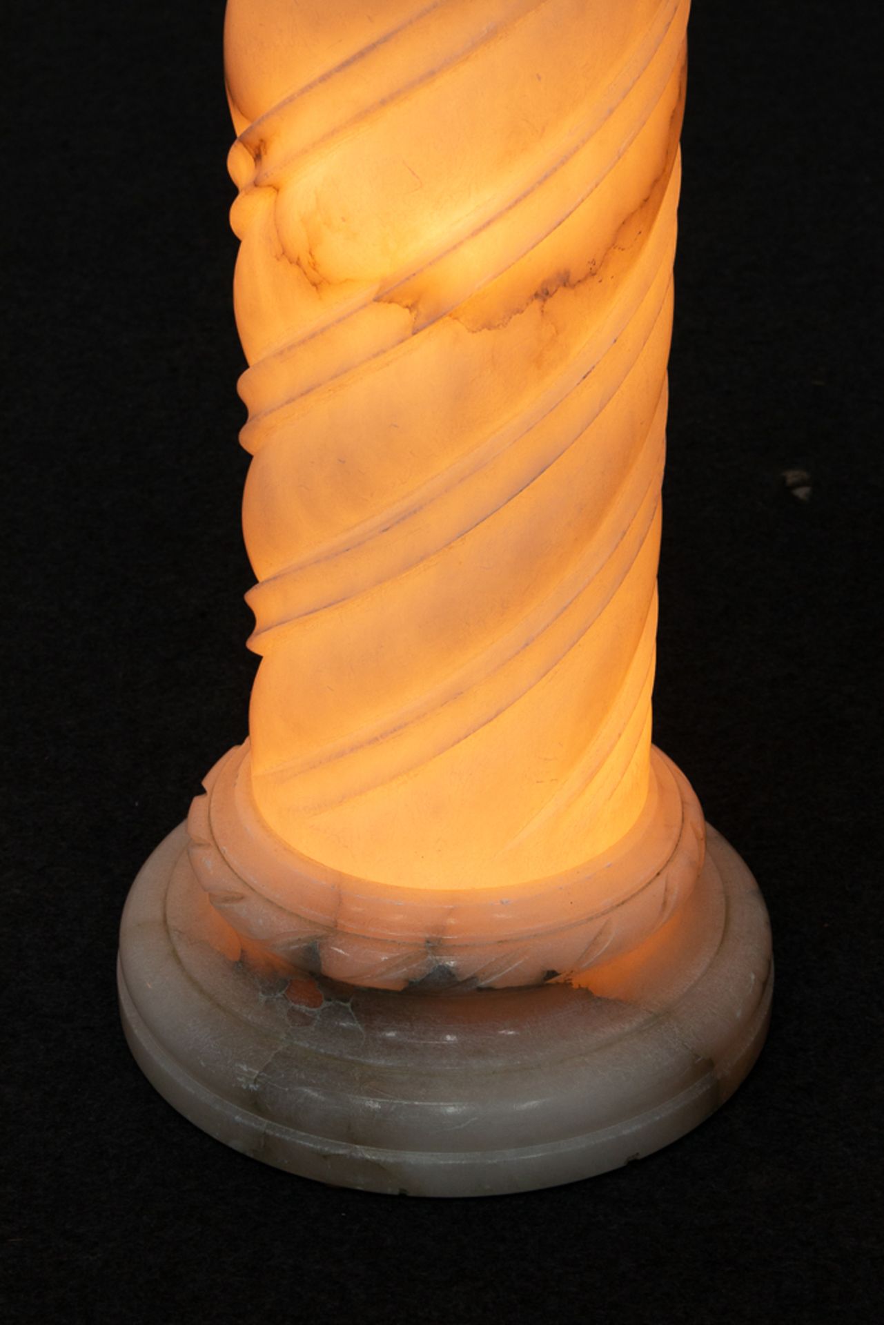 Alabaster Display vase, with birds - Bild 8 aus 11