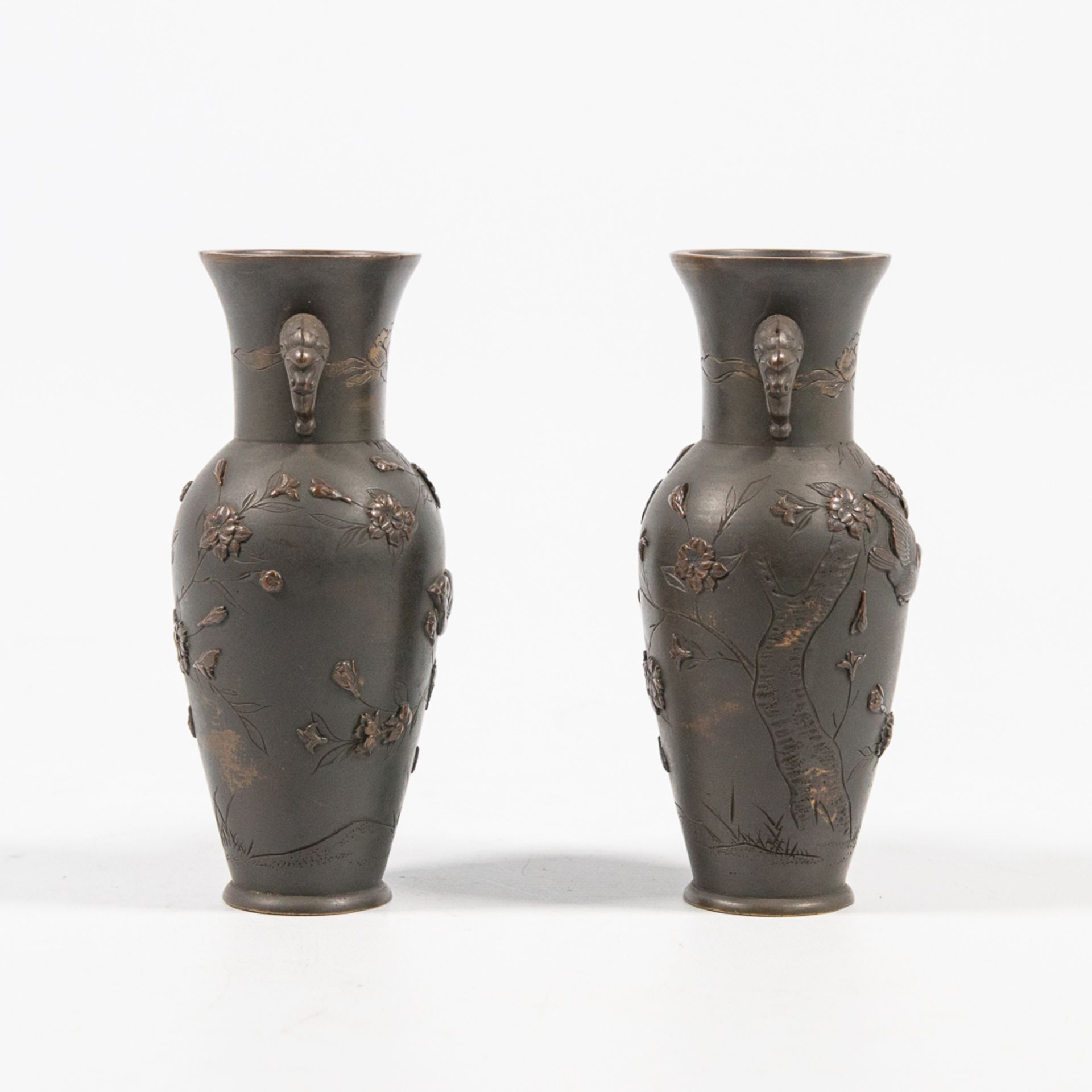 Pair of Japanese small vases. - Image 2 of 10