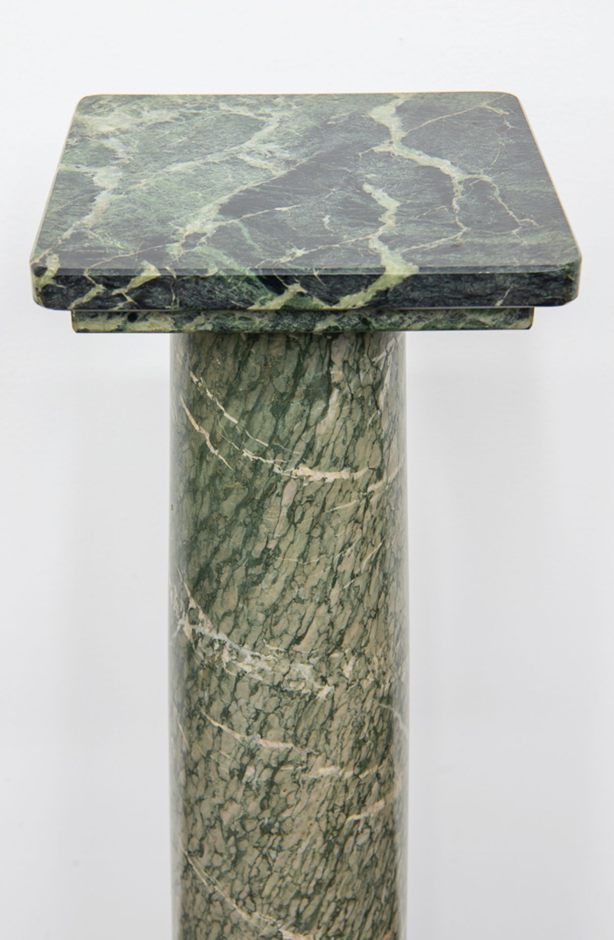 Marble column - Image 4 of 9
