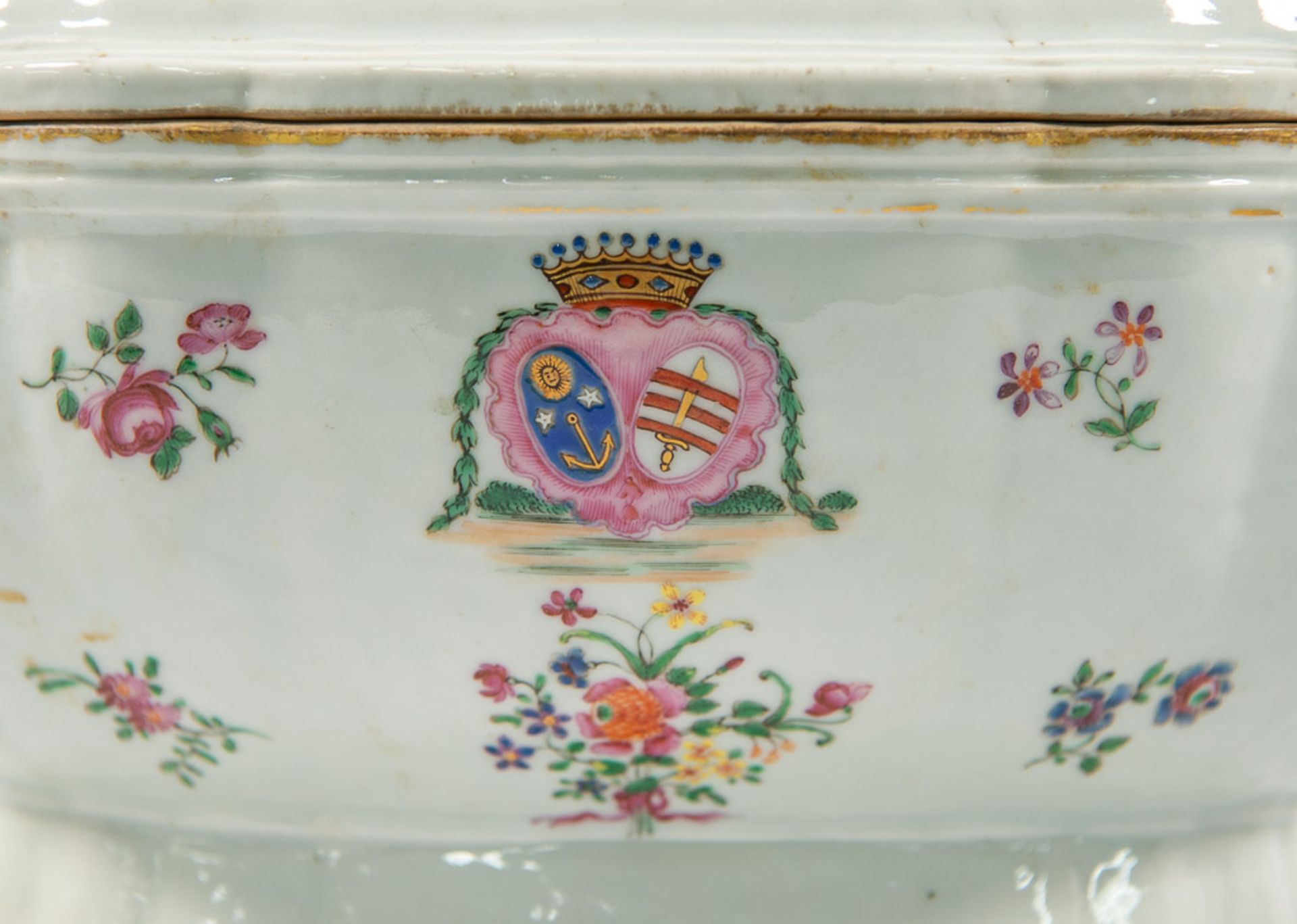 Tureen in the style of export porcelain. - Image 3 of 12