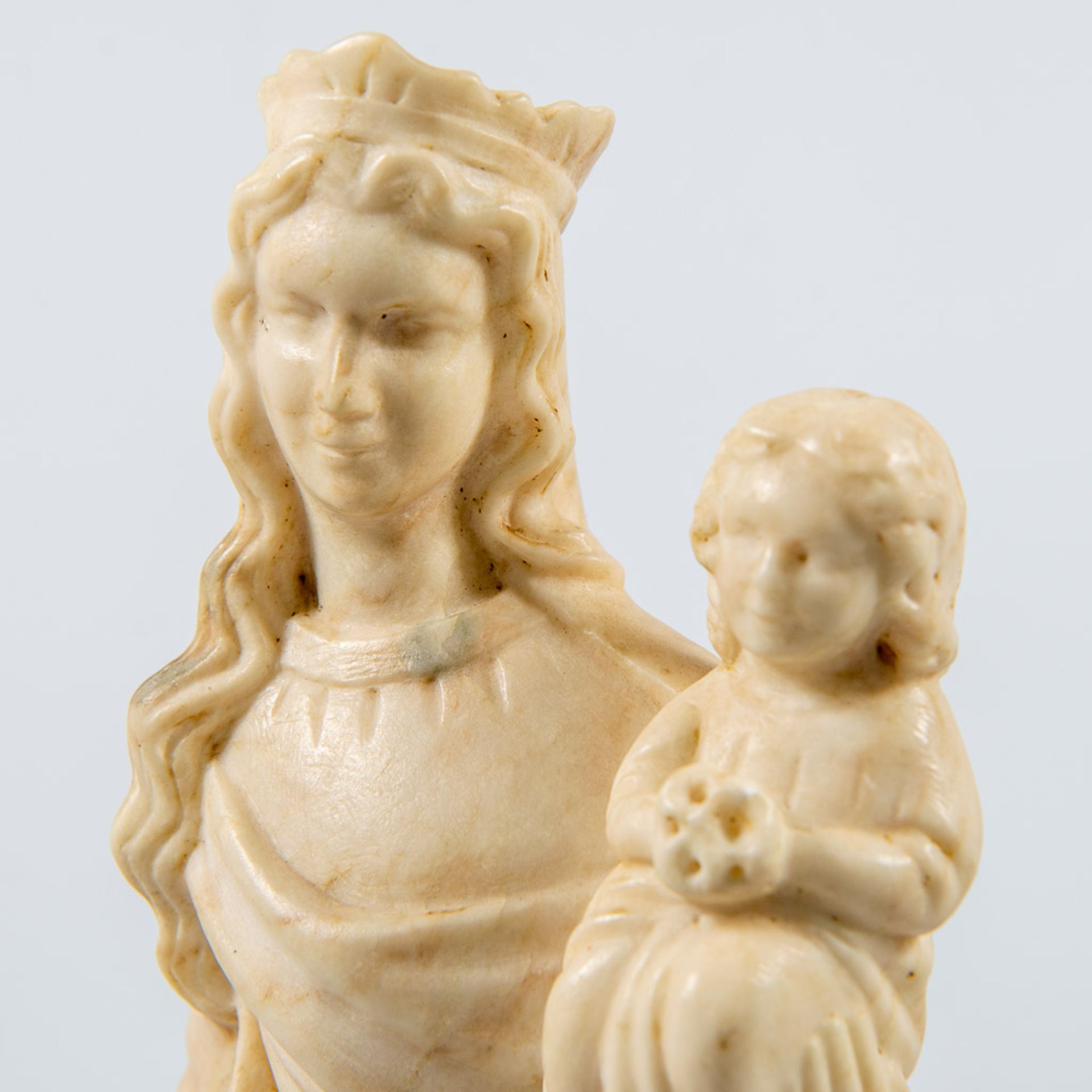 Madonna with Child, marble statue - Bild 2 aus 10