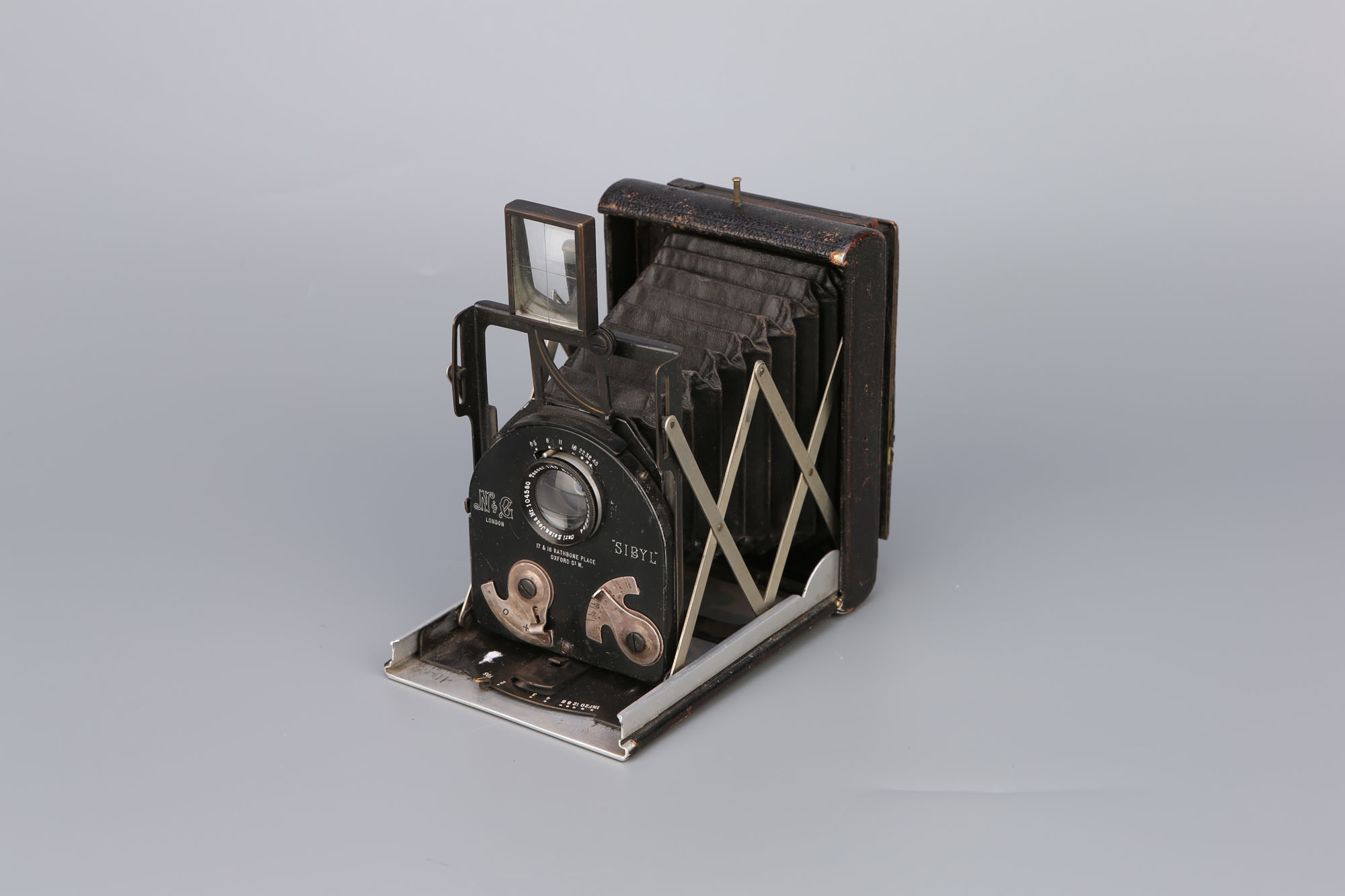 A Newman & Guardia 'Sibyl' Model No.5 Folding Plate Camera,