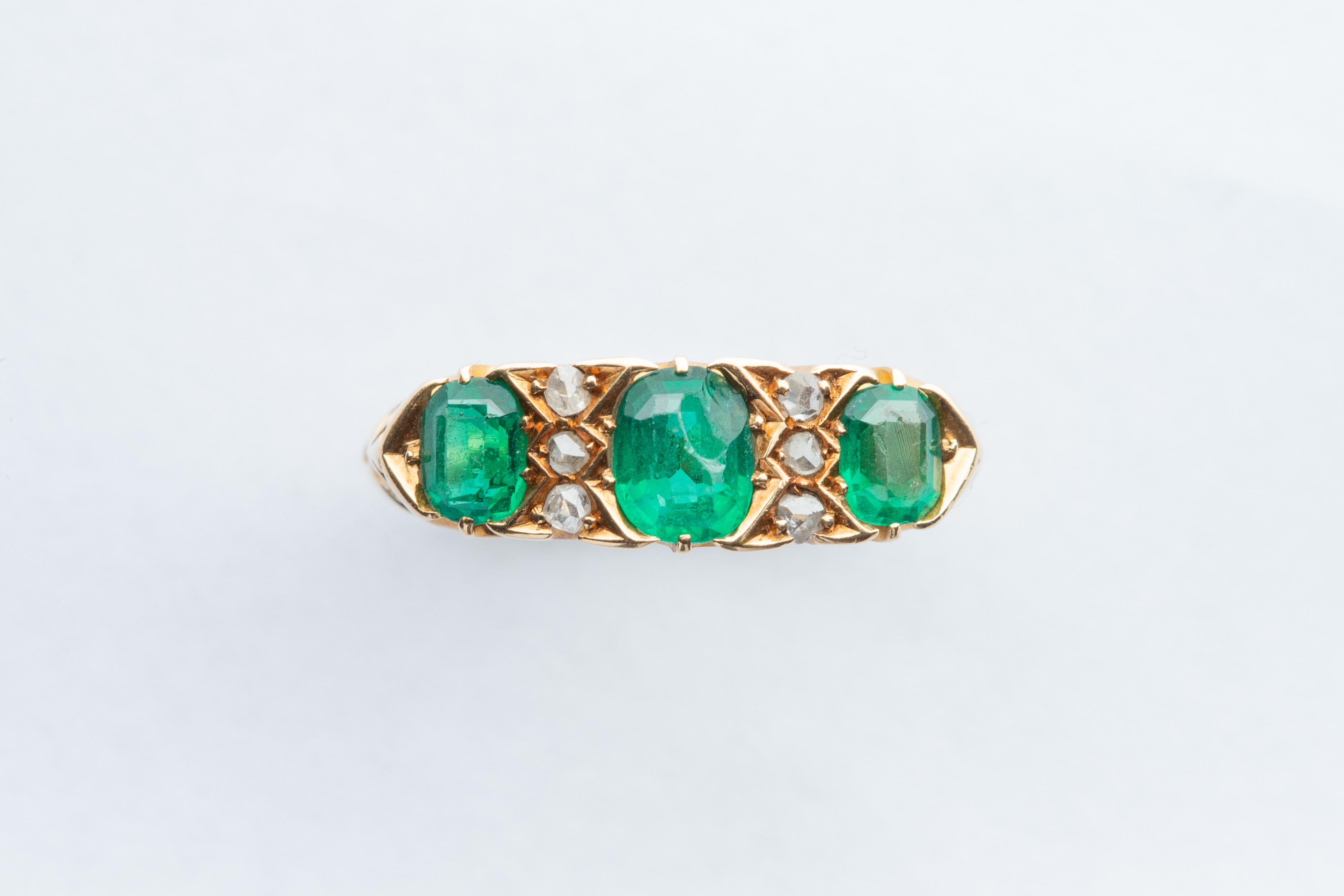 An 18ct Gold Emerald & Diamond Ring,