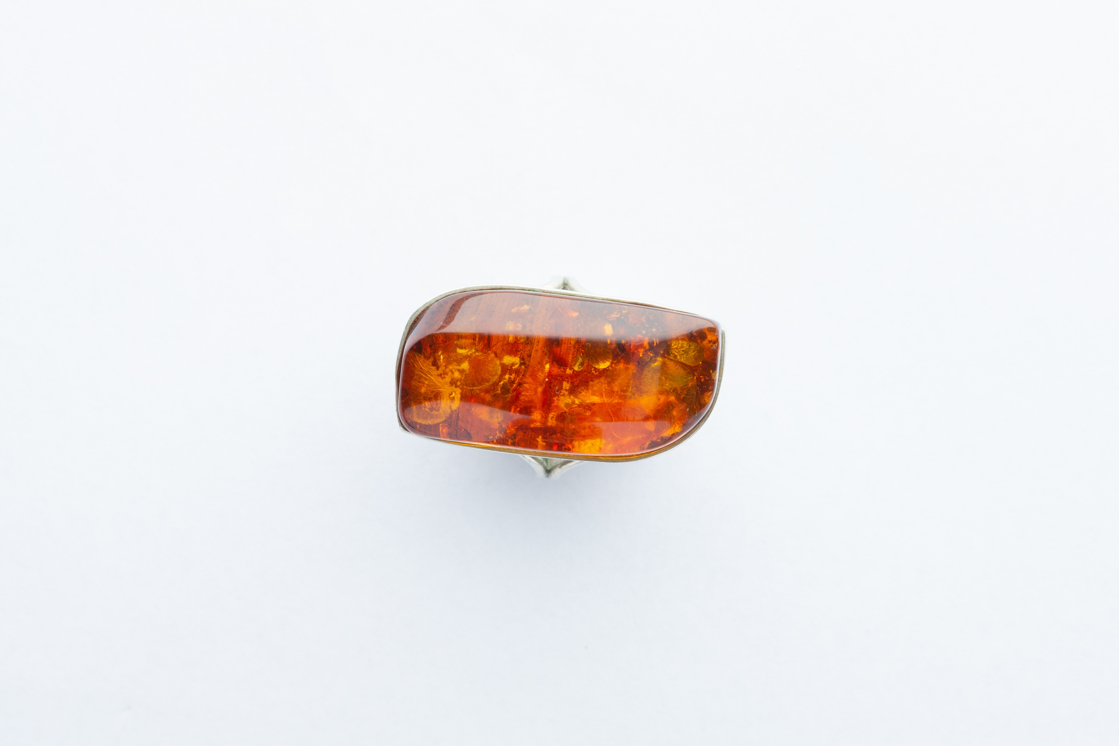 A Mixed Collection of Jade & Amber Jewellery, - Image 3 of 7