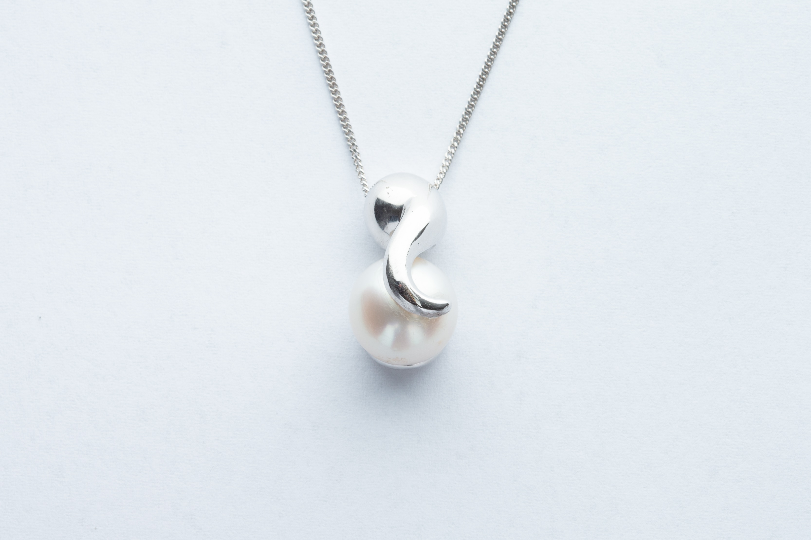 A 18ct White Gold Pearl Necklace,