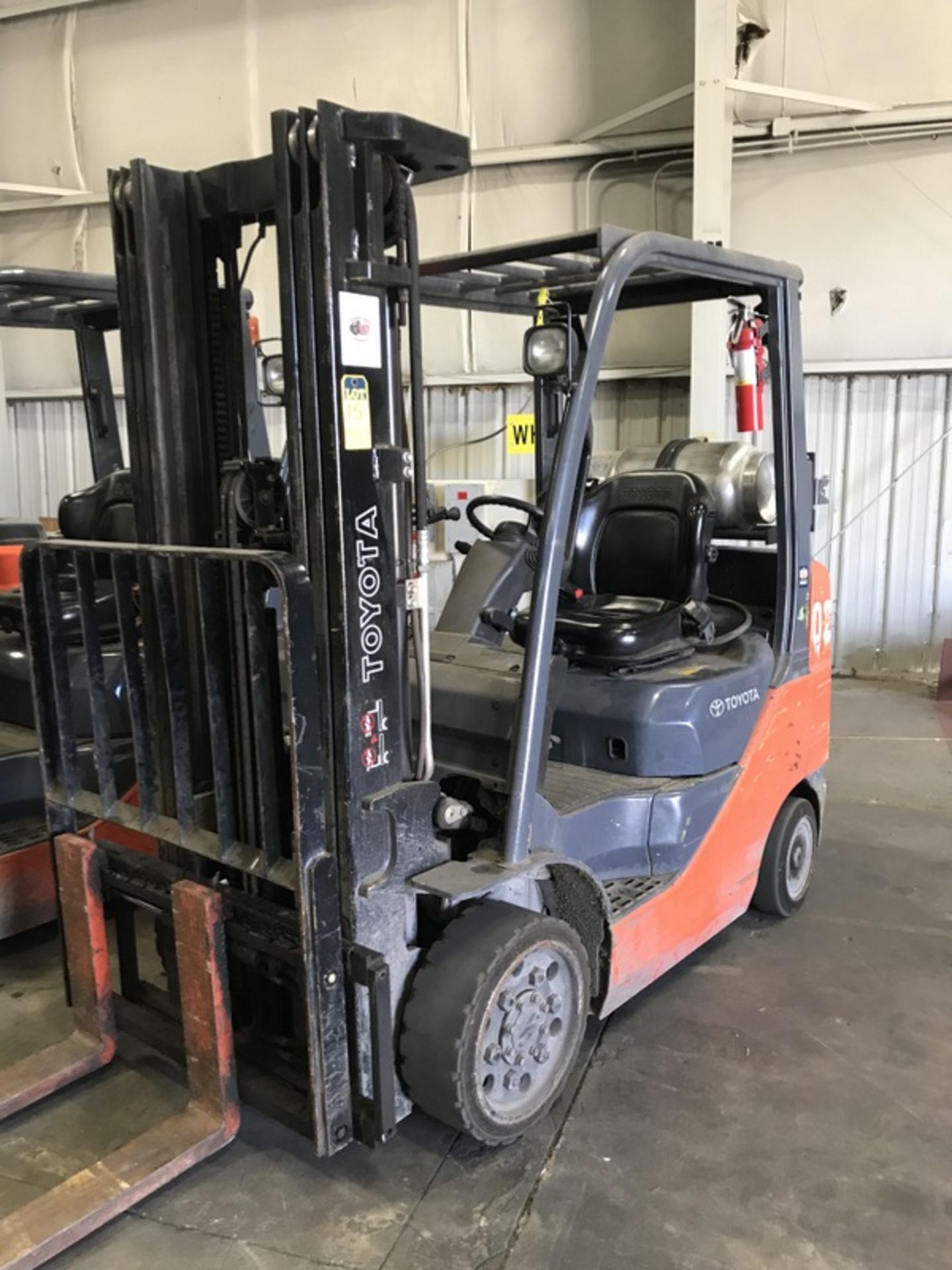 #2 toyota model 8fgcu25 4500# l/p powered fork lift truck s/n 72214, side shifter, 60" forks,