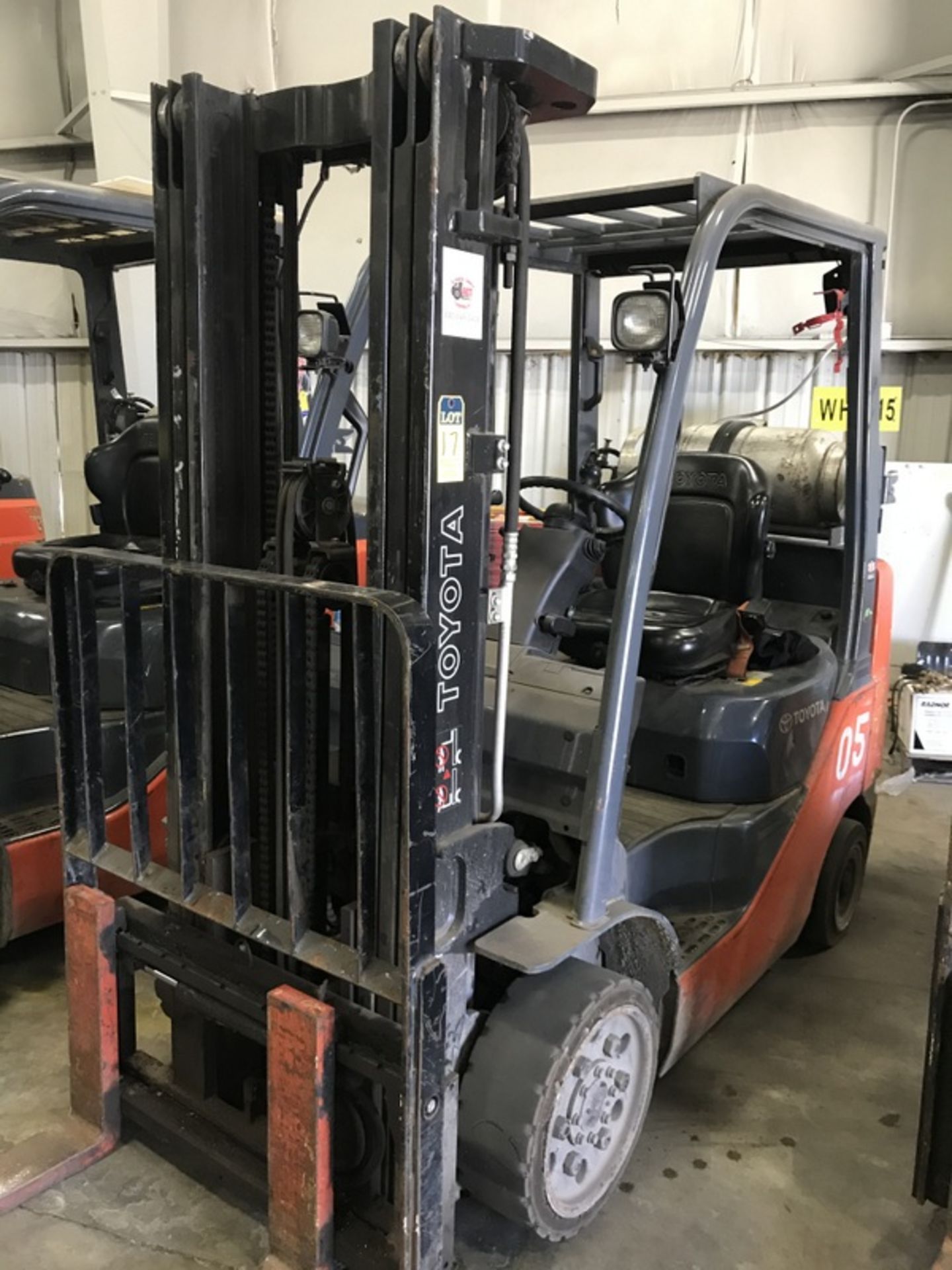 #5 toyota model 8fgcu25 4500# l/p powered fork lift truck s/n 72122, side shifter, 60" forks,