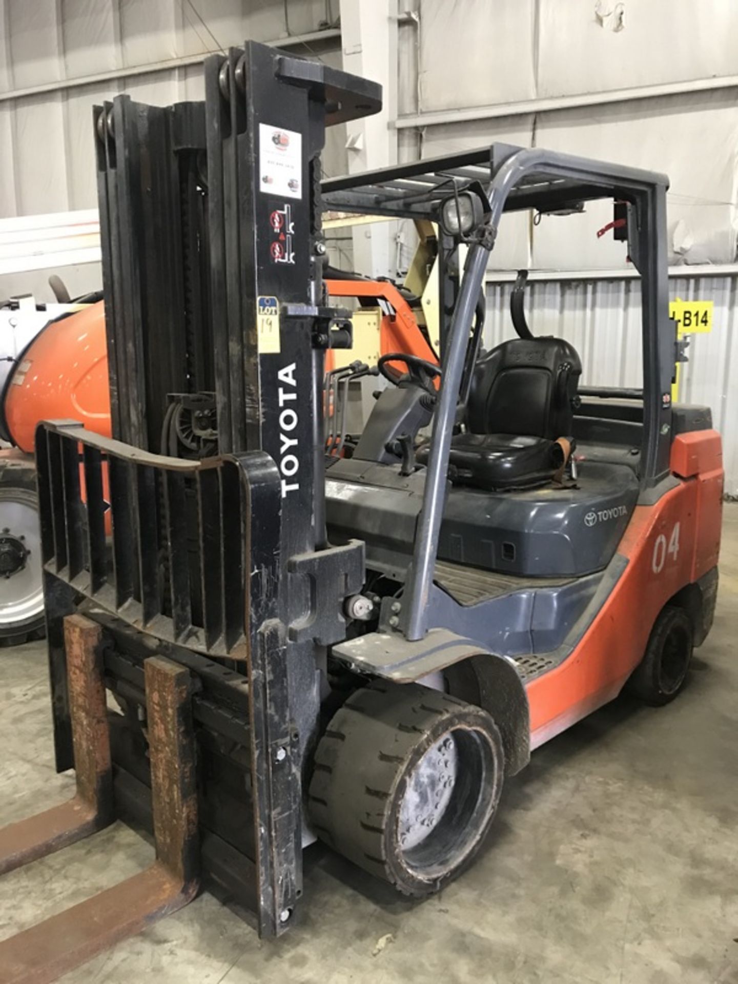 #4 toyota model 8fgcu45u 9150# l/p powered fork lift truck s/n 11657, side shifter, 96" forks,