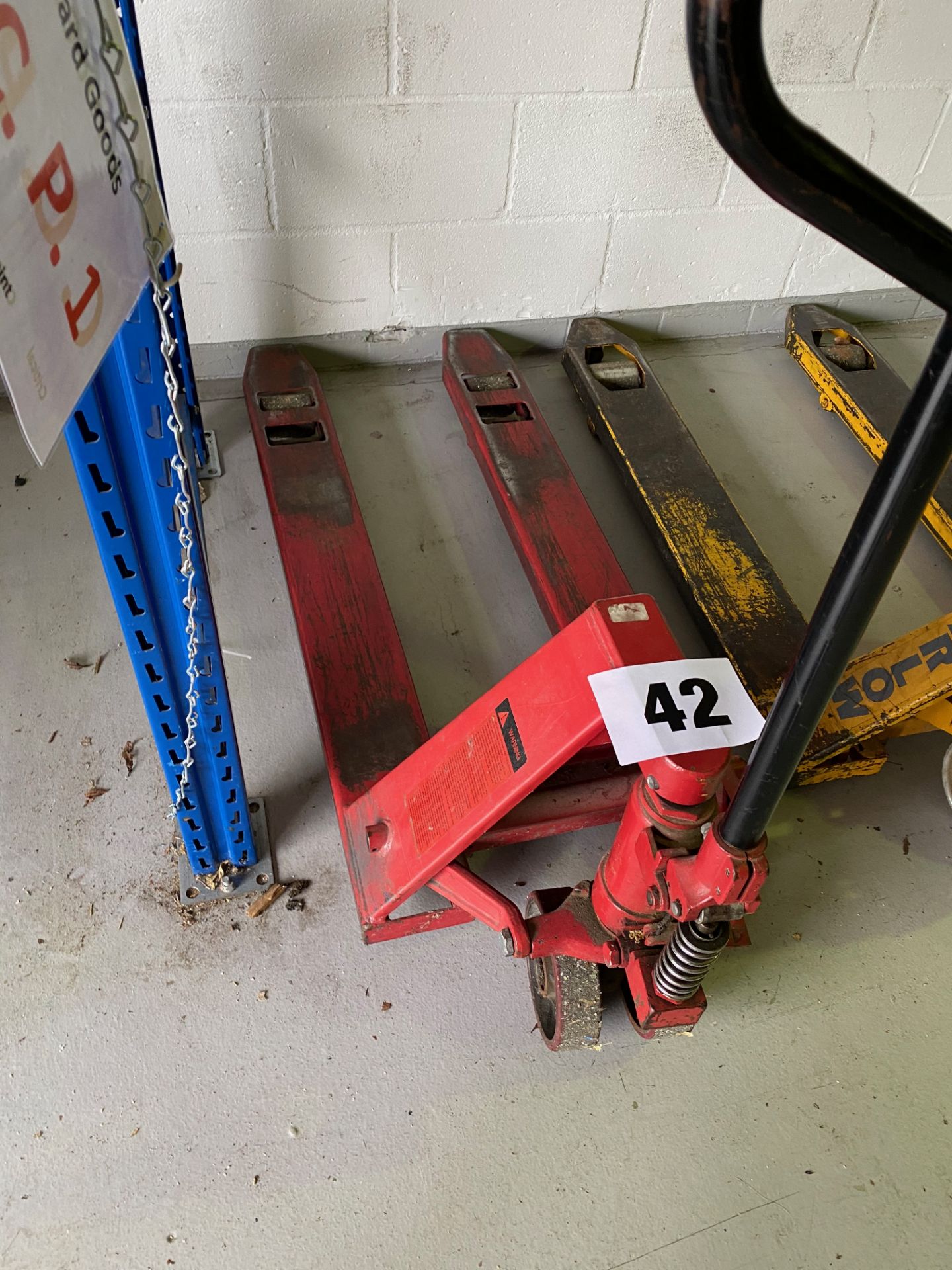 PALLET TRUCKS. LO £5.