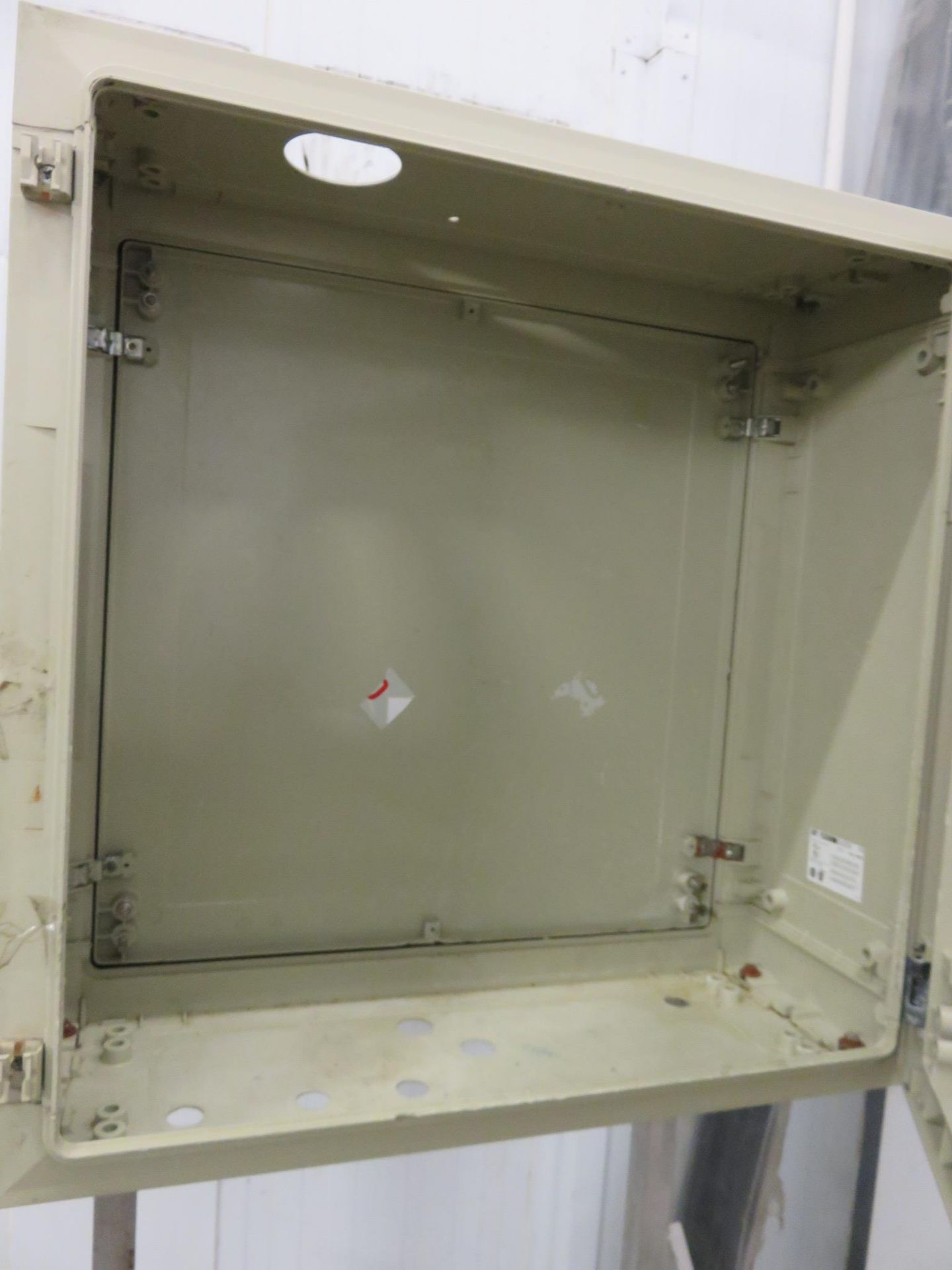 CONTROL BOX CABINET. - Image 3 of 3