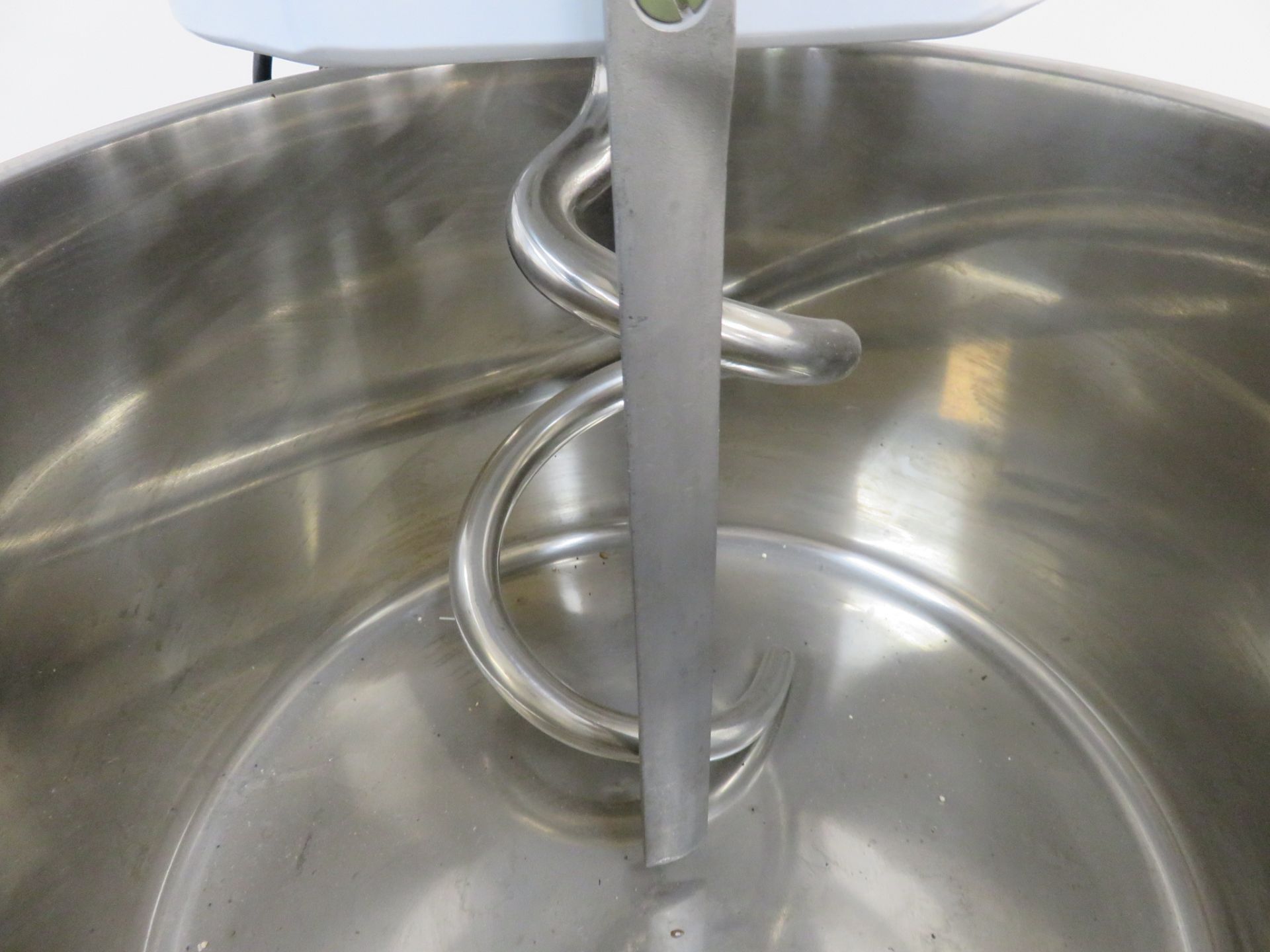KINGFISHER TABLE TOP SPIRAL MIXER. - Image 2 of 5
