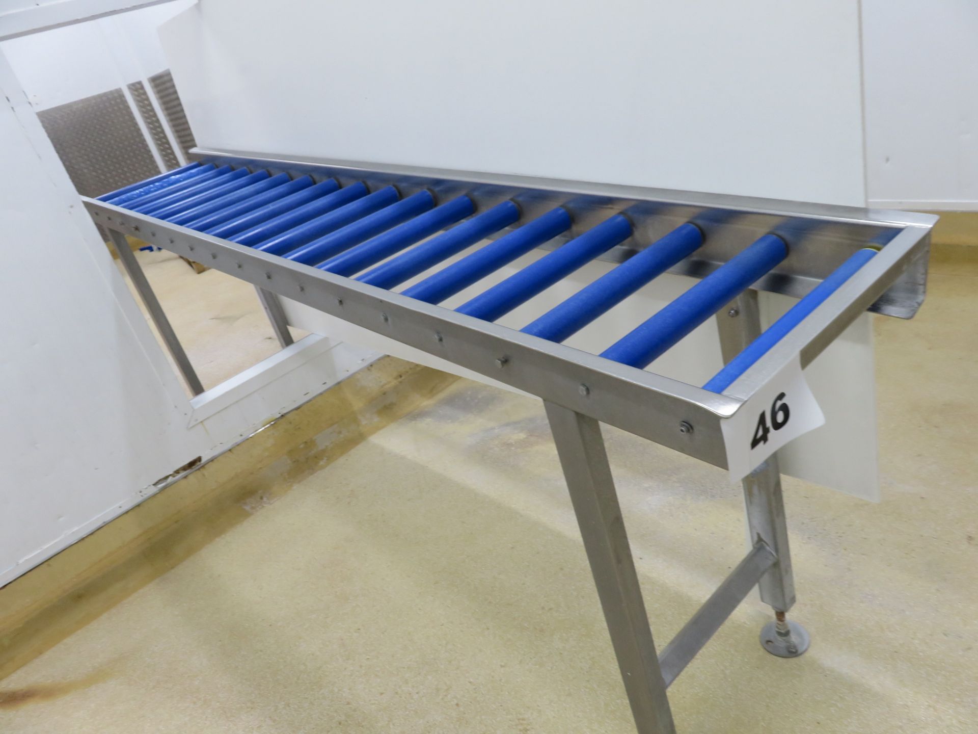 ROLLER CONVEYOR.