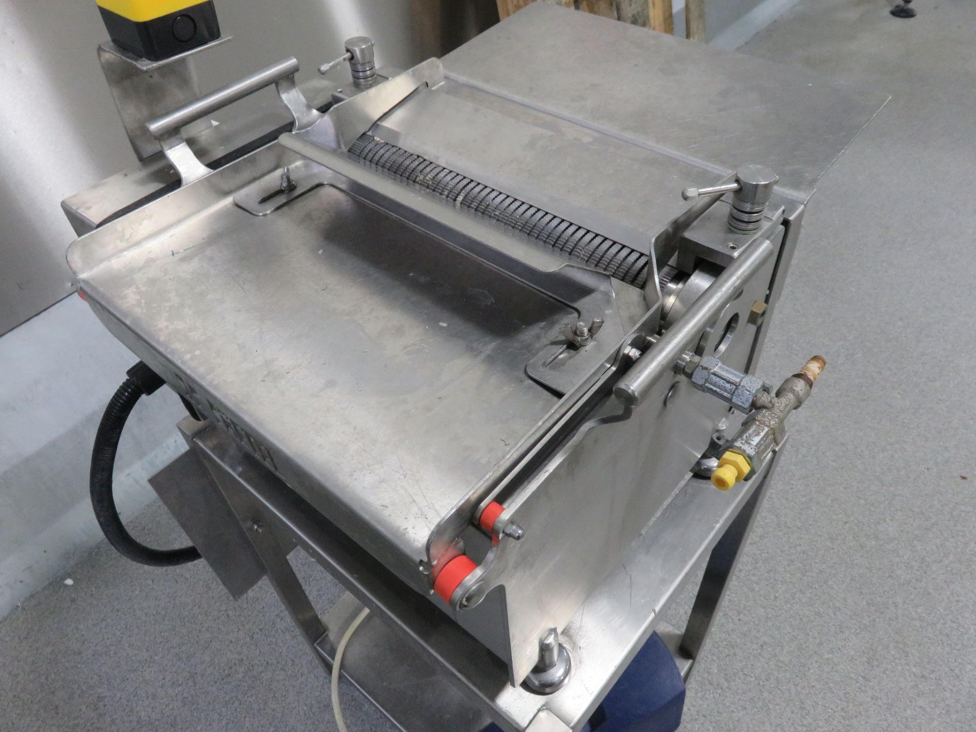 CRETEL S/S SKINNING MACHINE (TABLE TOP) WITH FOOT SWITCH. - Image 4 of 5
