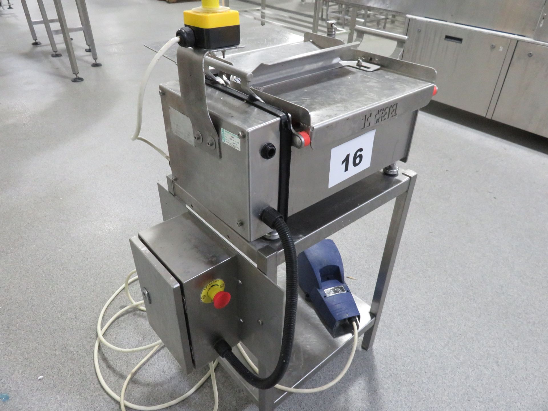 CRETEL S/S SKINNING MACHINE (TABLE TOP) WITH FOOT SWITCH.