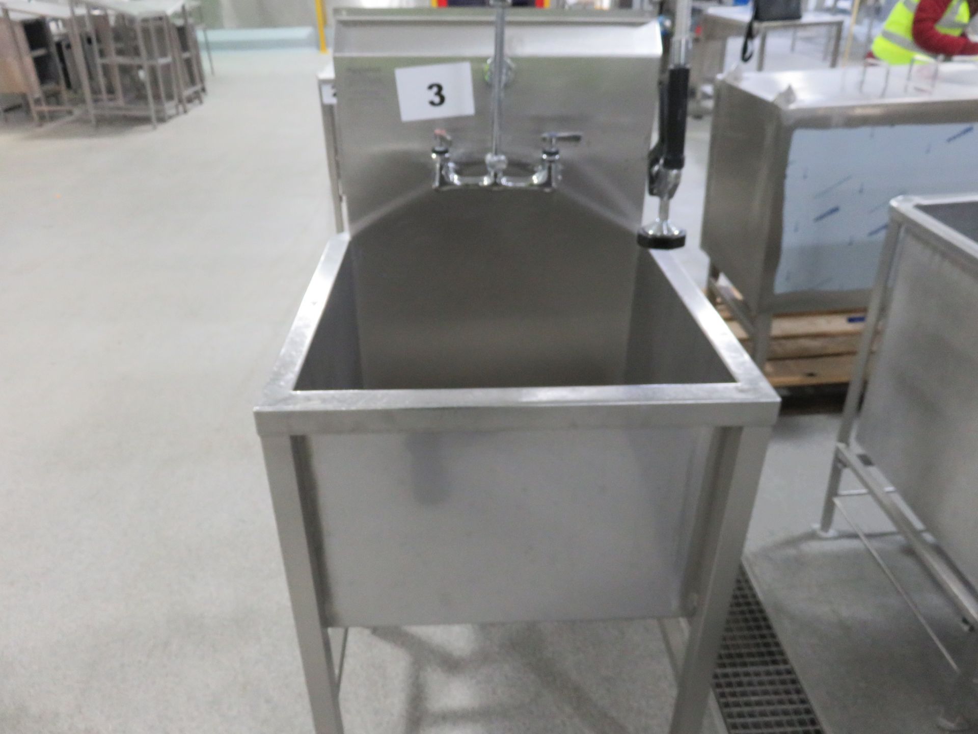 TEKNOMEK S/S FREE STANDING SINK.