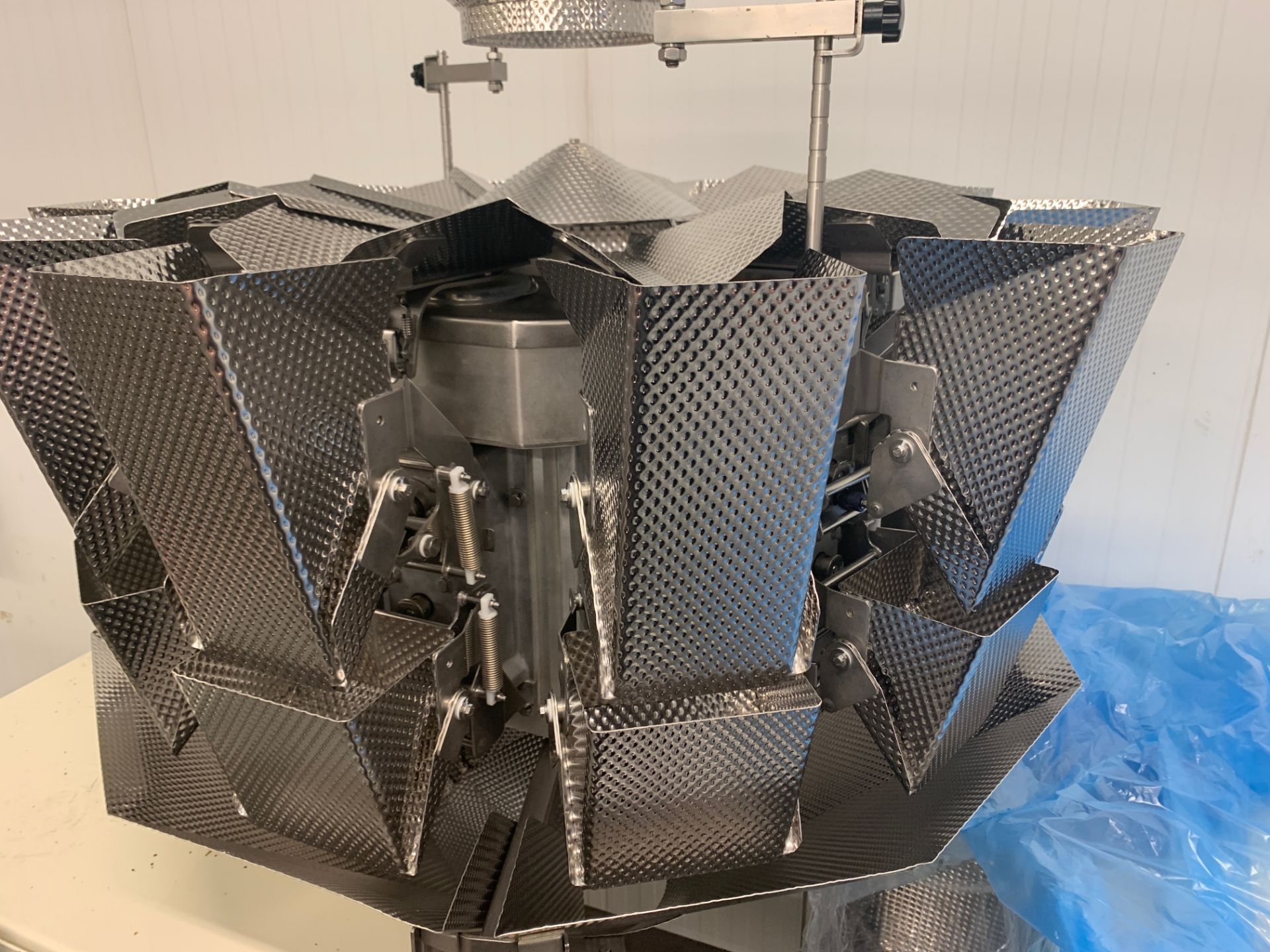 YAMATO 10 HEAD MULTI HEAD WEIGHER. COMPLETE WITH VIBRATORY HOOPER - Image 5 of 10