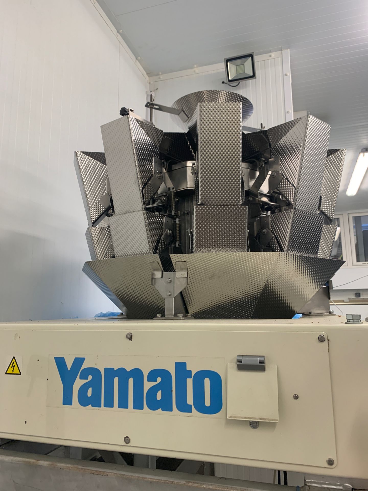 YAMATO 10 HEAD MULTI HEAD WEIGHER. COMPLETE WITH VIBRATORY HOOPER