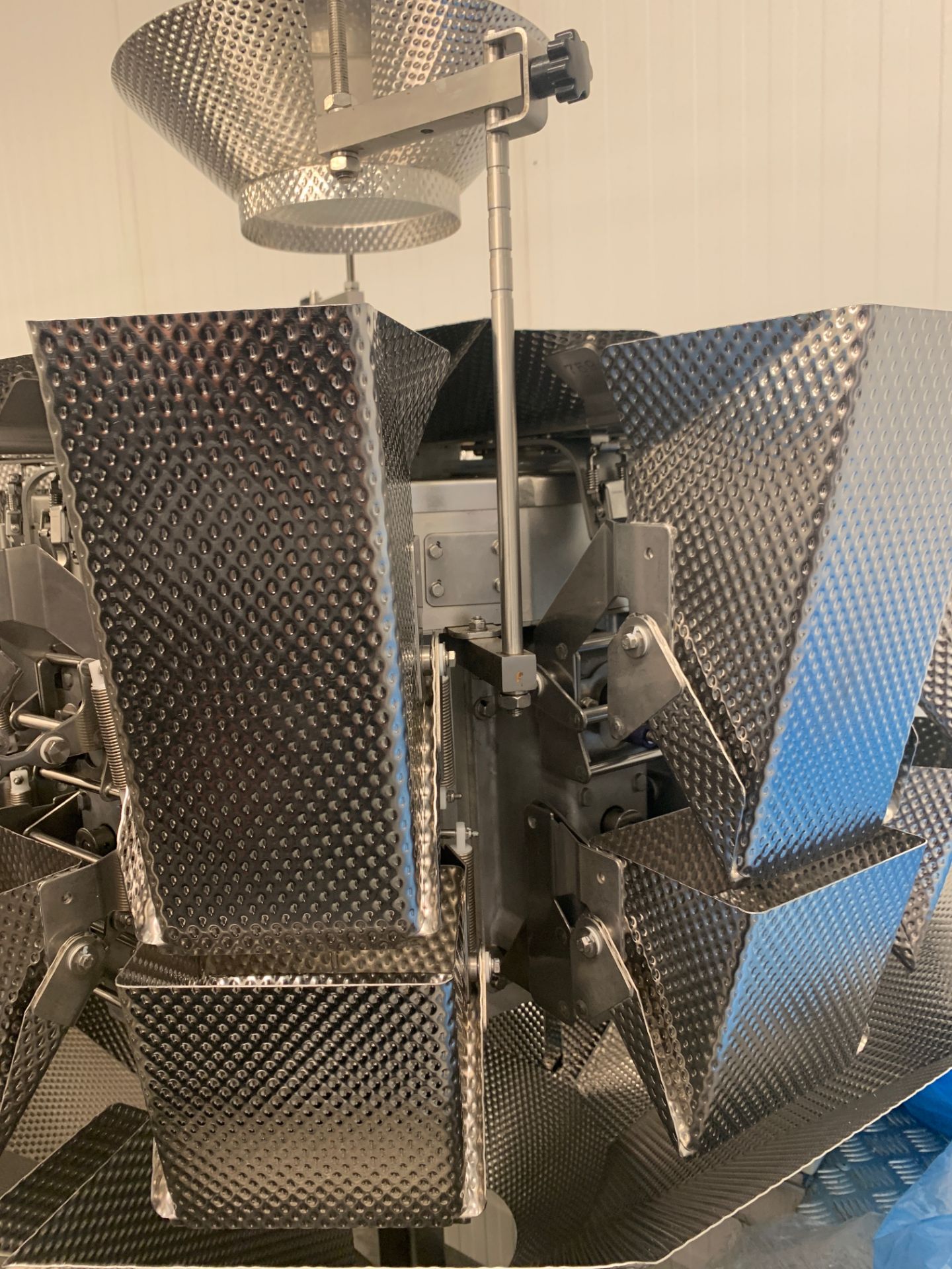 YAMATO 10 HEAD MULTI HEAD WEIGHER. COMPLETE WITH VIBRATORY HOOPER - Image 4 of 10