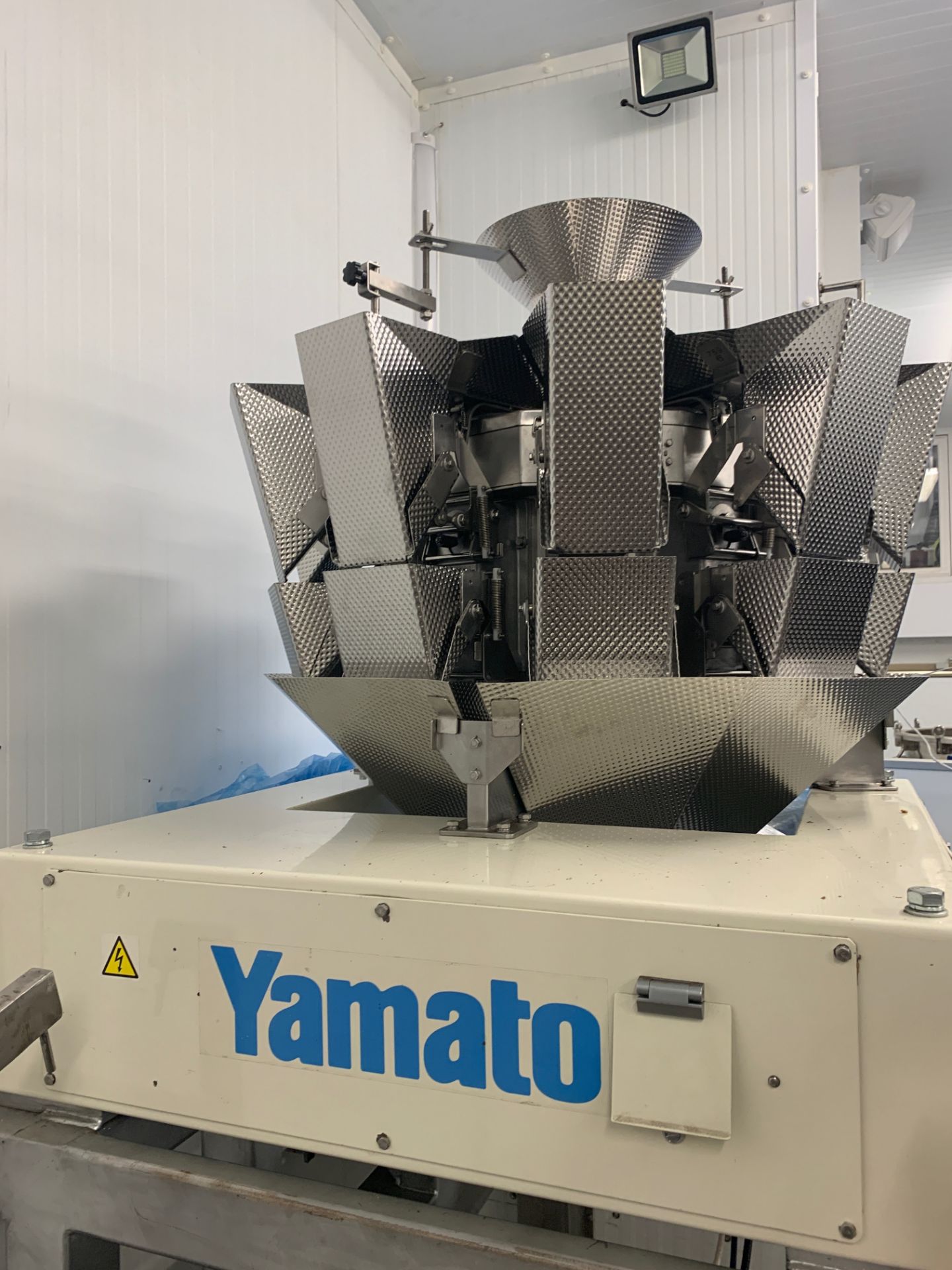 YAMATO 10 HEAD MULTI HEAD WEIGHER. COMPLETE WITH VIBRATORY HOOPER - Image 8 of 10