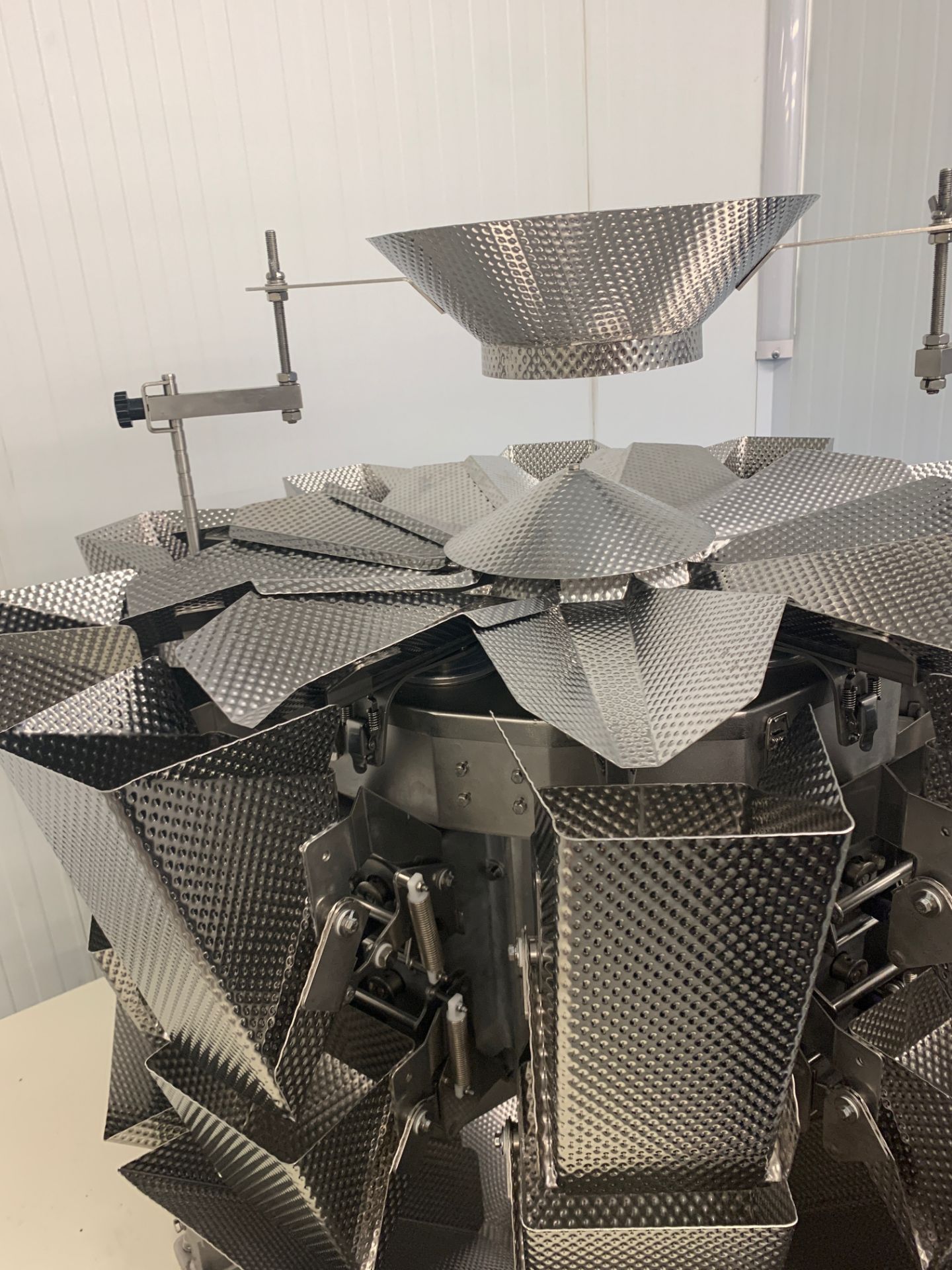 YAMATO 10 HEAD MULTI HEAD WEIGHER. COMPLETE WITH VIBRATORY HOOPER - Image 6 of 10