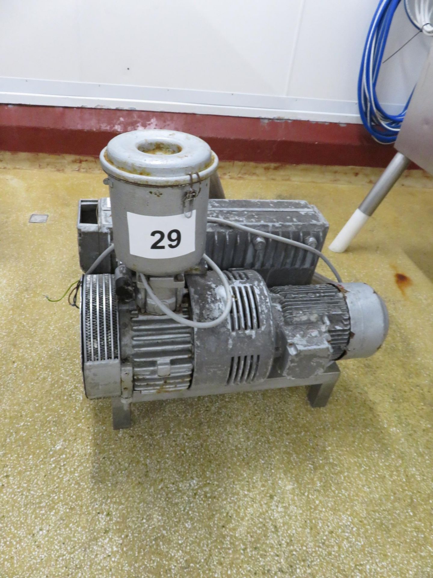 BUSCH VACUUM PUMP RA016.