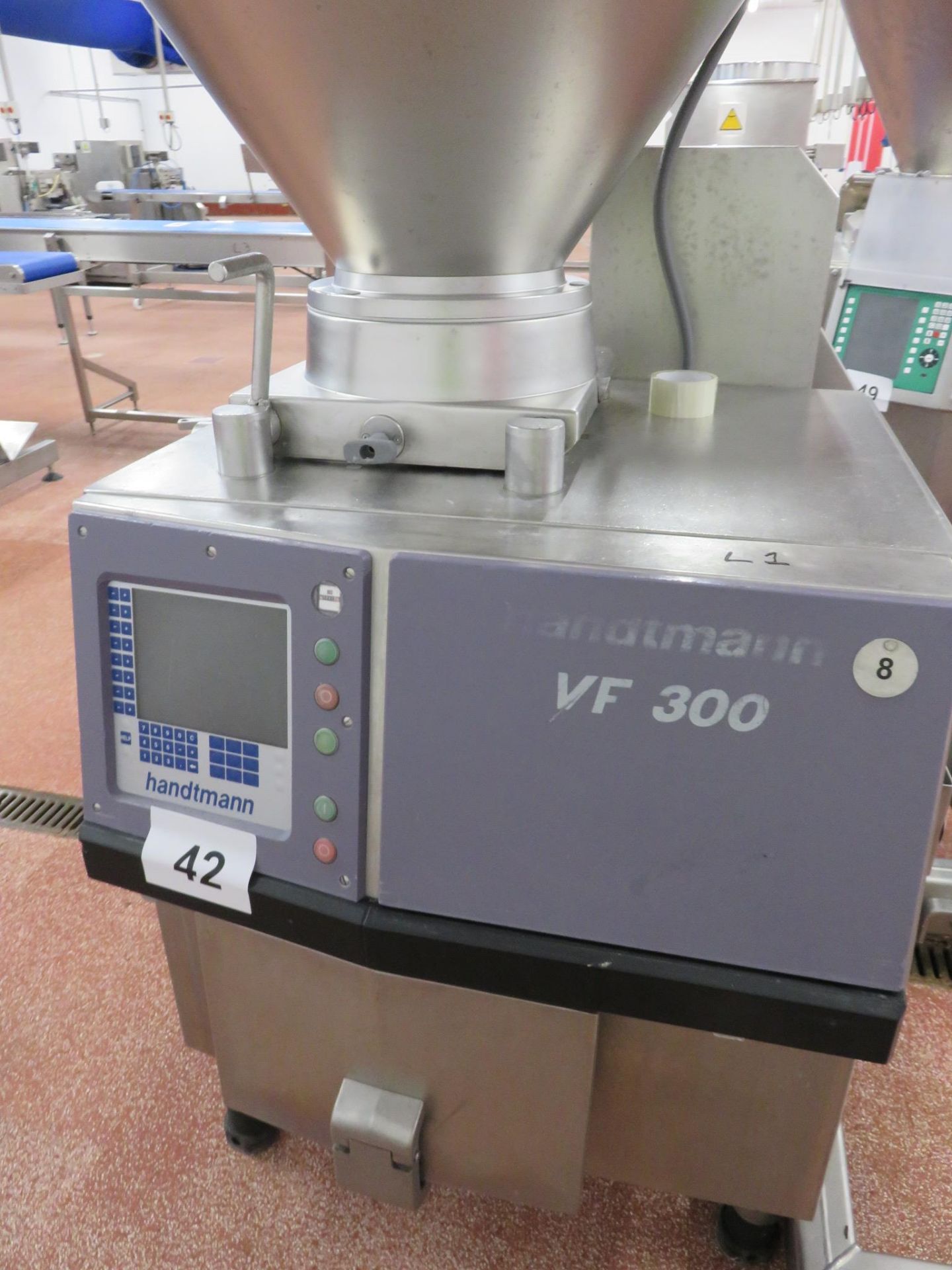 HANDTMANN VF300 VACUUM FILLER WITH LOADER. - Image 2 of 5