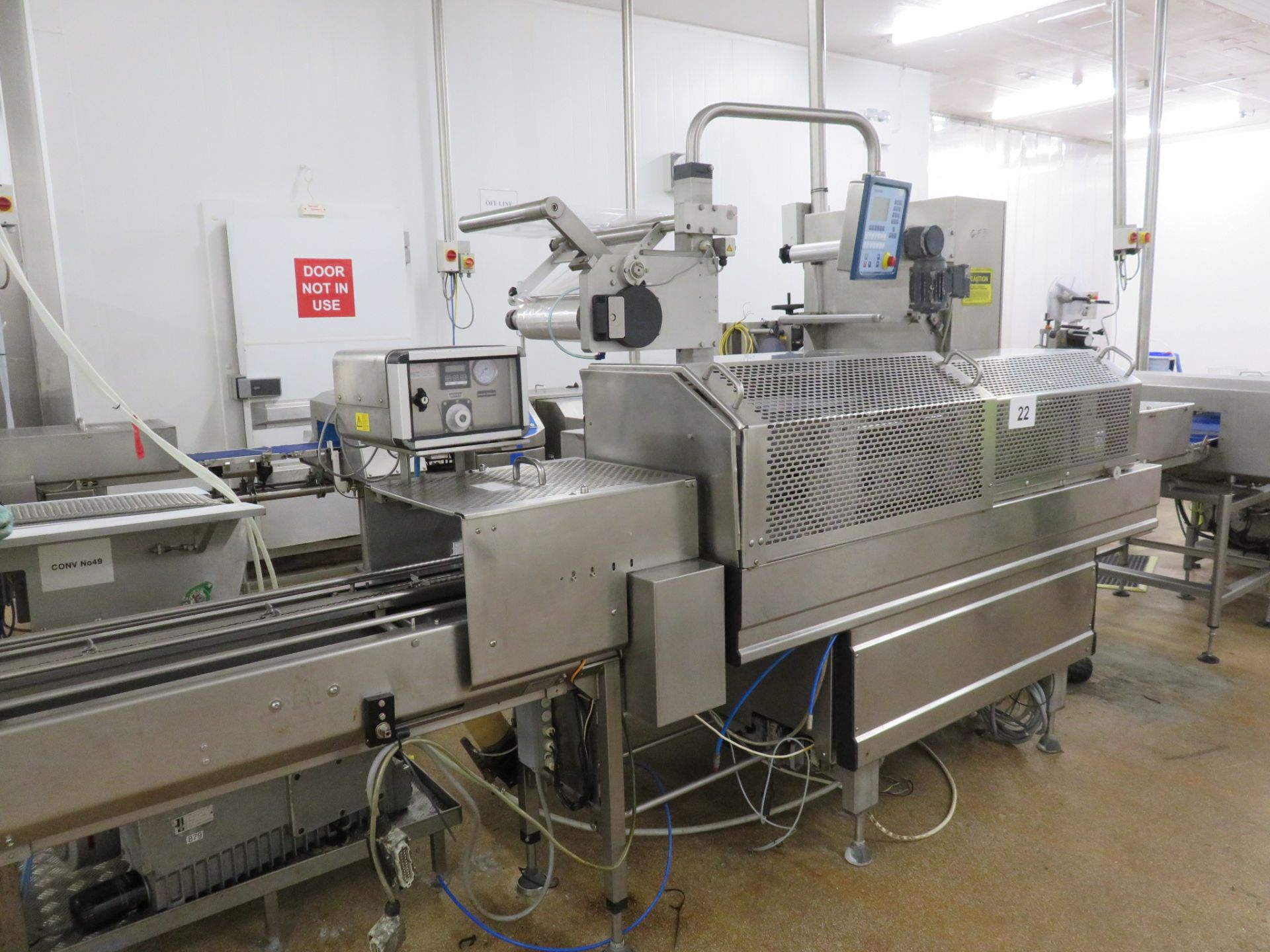 MULTIVAC T400 TRAY SEALER.