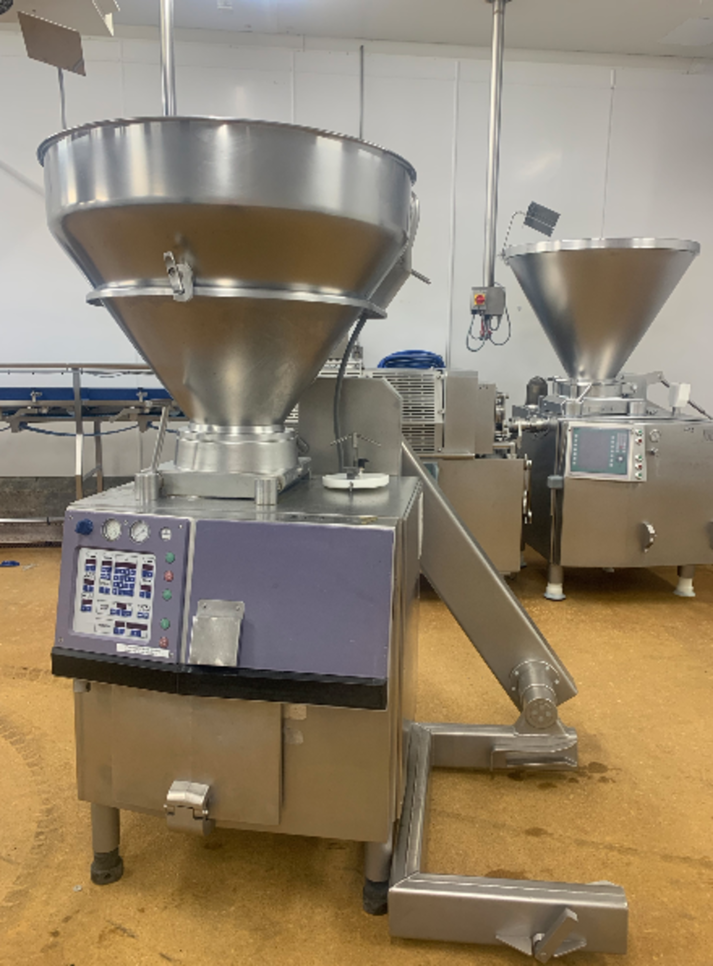 HANDTMANN VF300 VACUUM FILLER WITH LOADER.