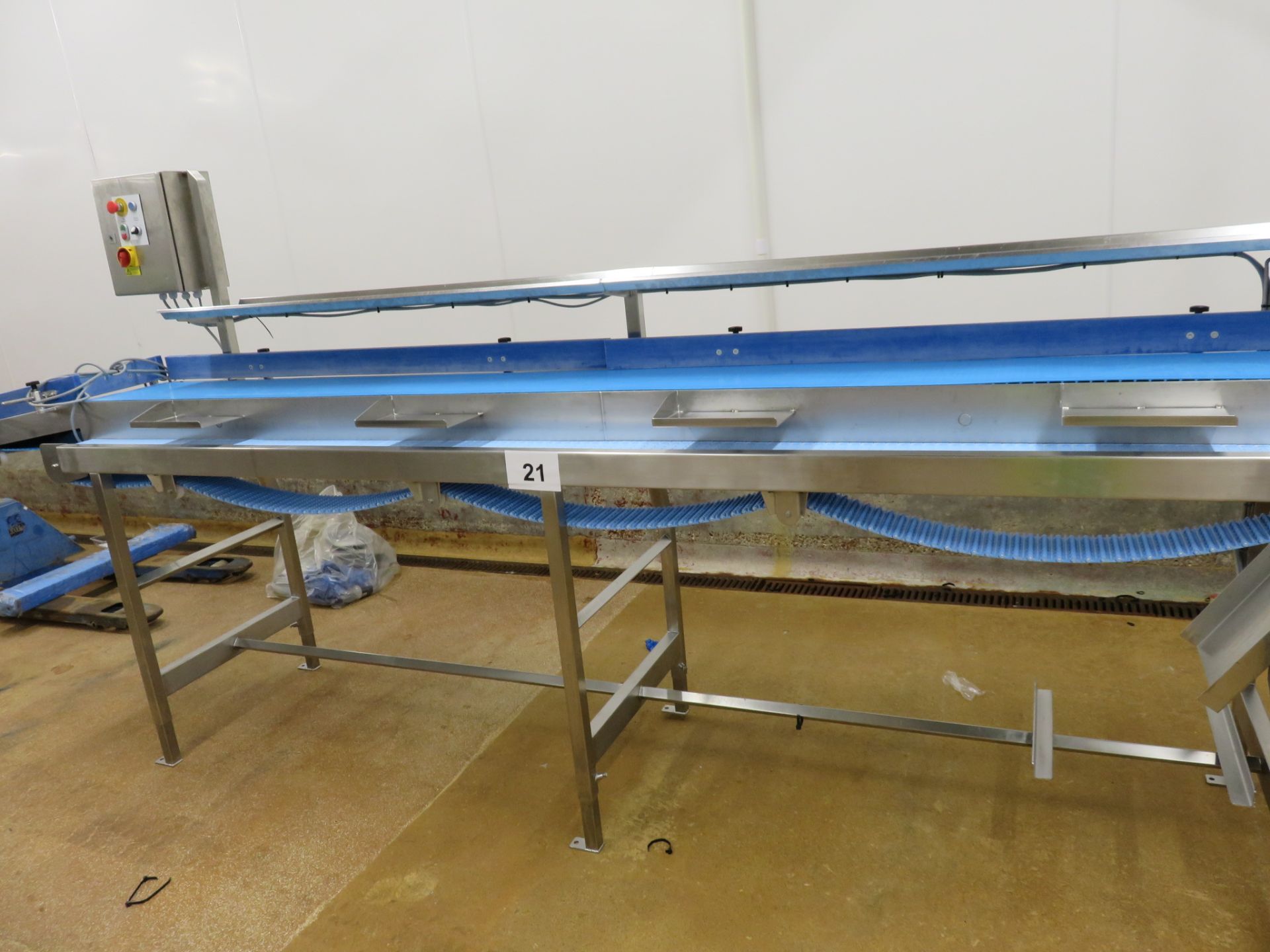 PACKING CONVEYOR 4-STATION.