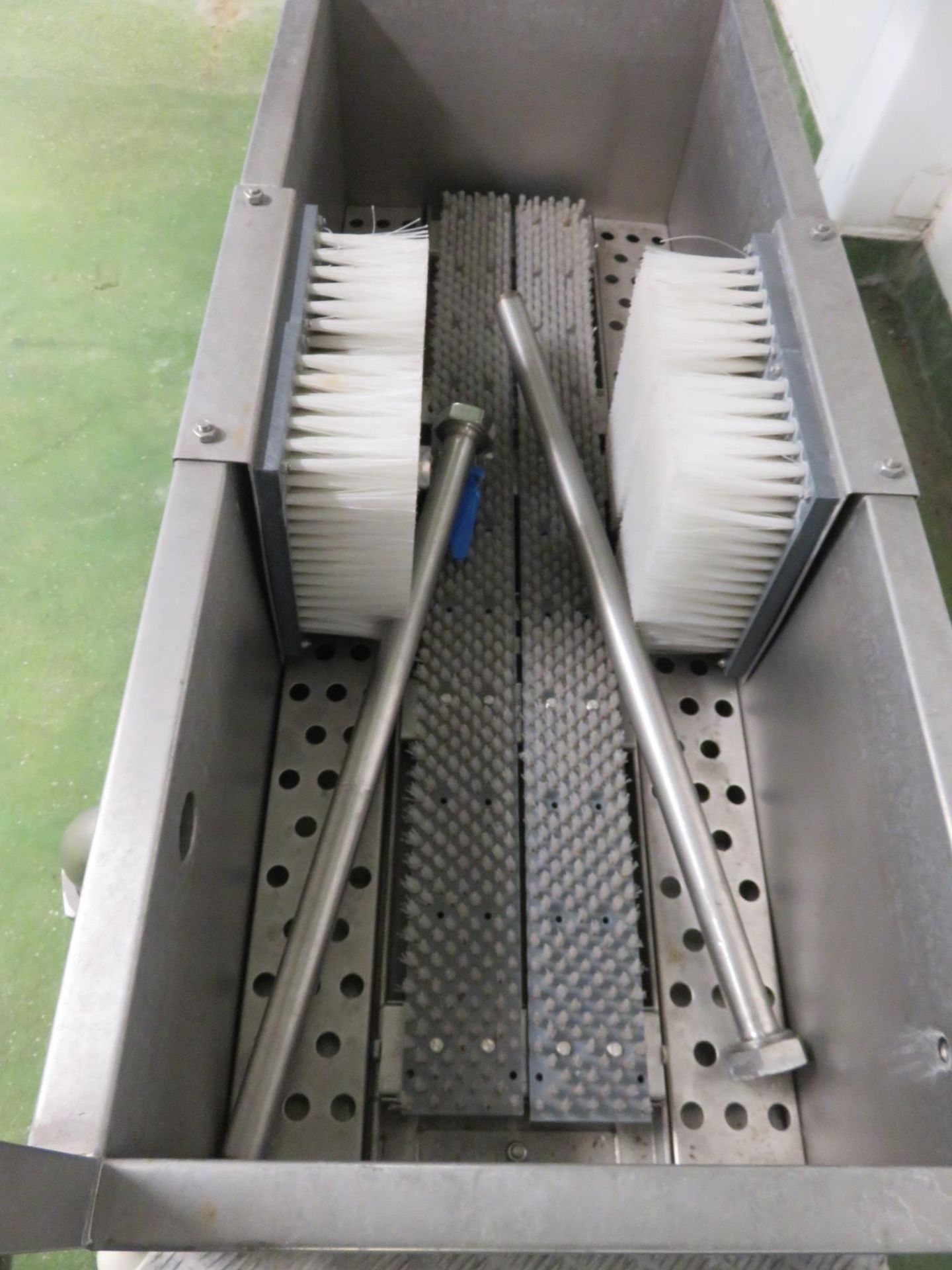 WALK THROUGH BOOT SCRUBBER. - Image 2 of 3