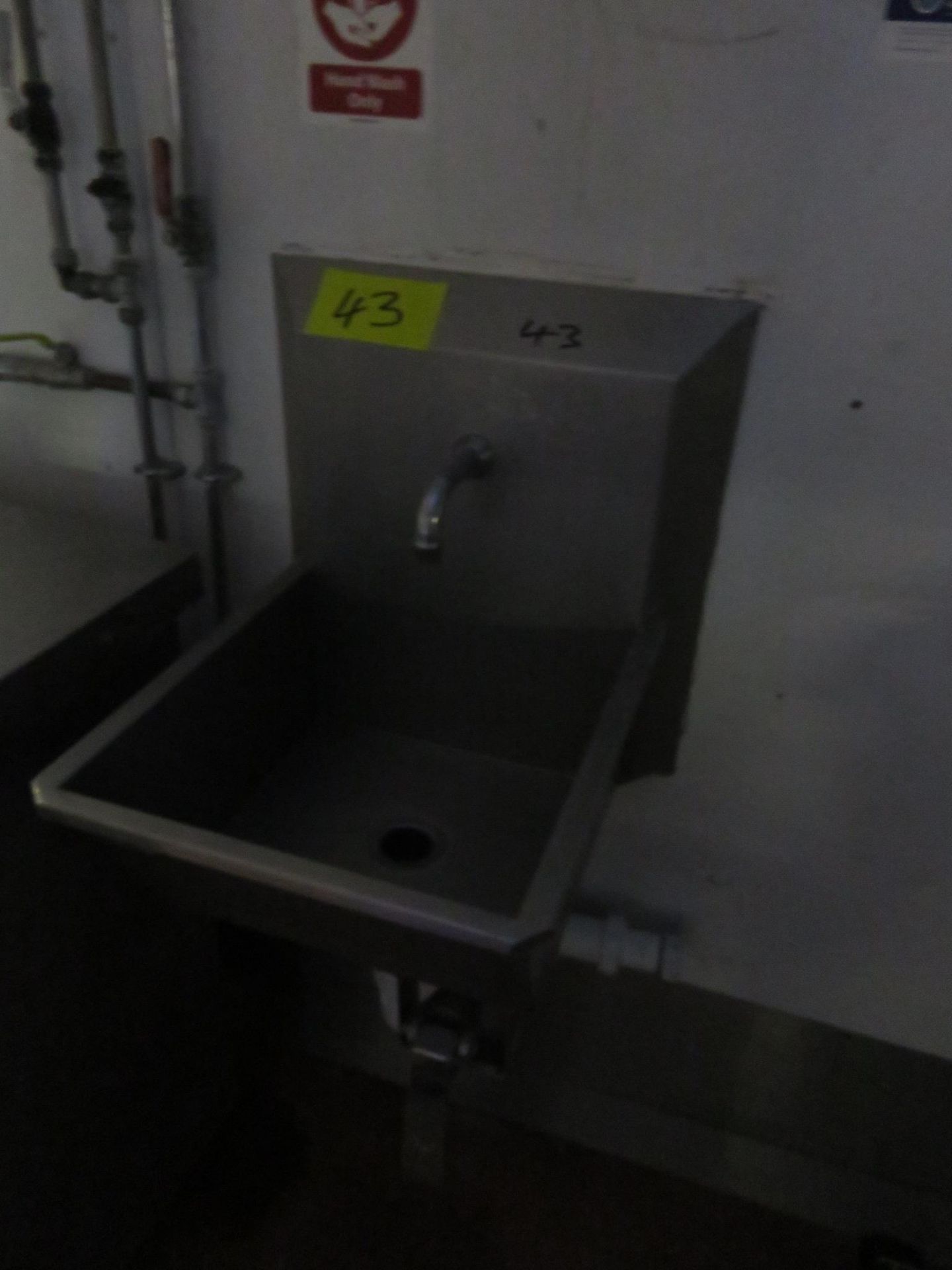SINGLE STATION KNEE OPERATED SINK. - Image 2 of 2