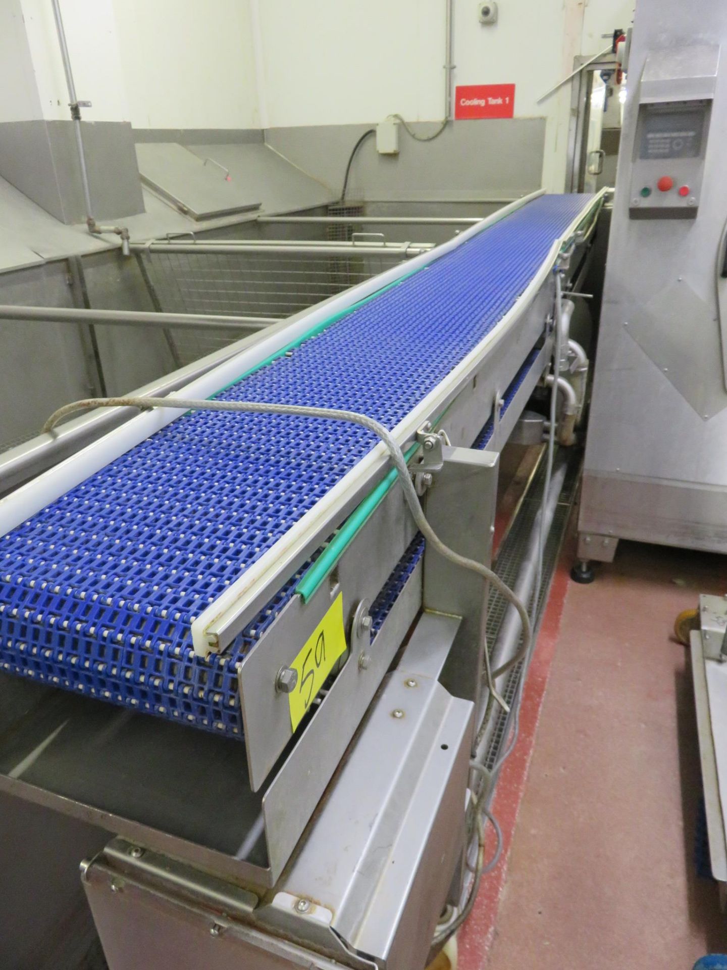 CONVEYOR WITH DRIP TRAY.