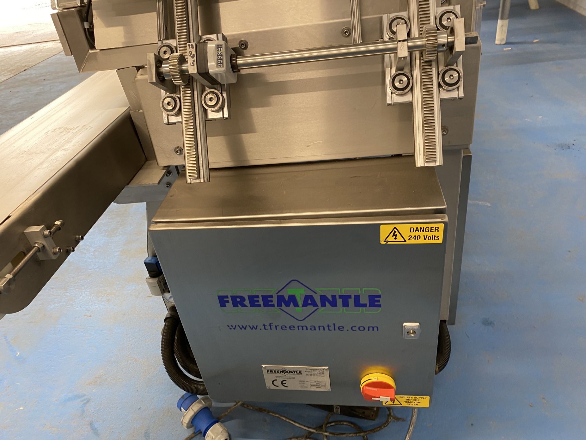 FREEMANTLE SO6 SEMI AUTO SLEEVING MACHINE. - Image 13 of 13