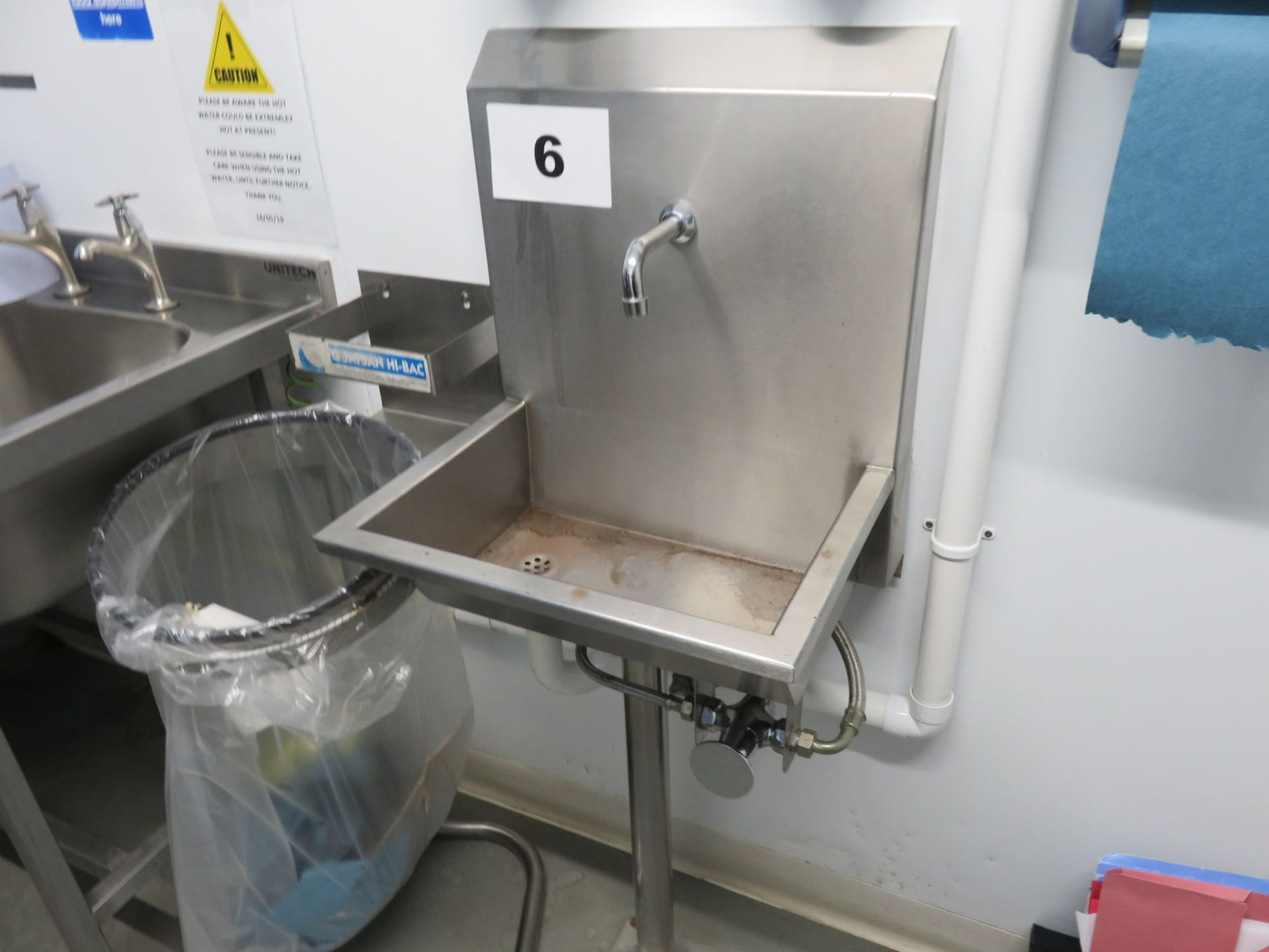 SINGLE STATION KNEE OPERATED SINK. - Image 2 of 2