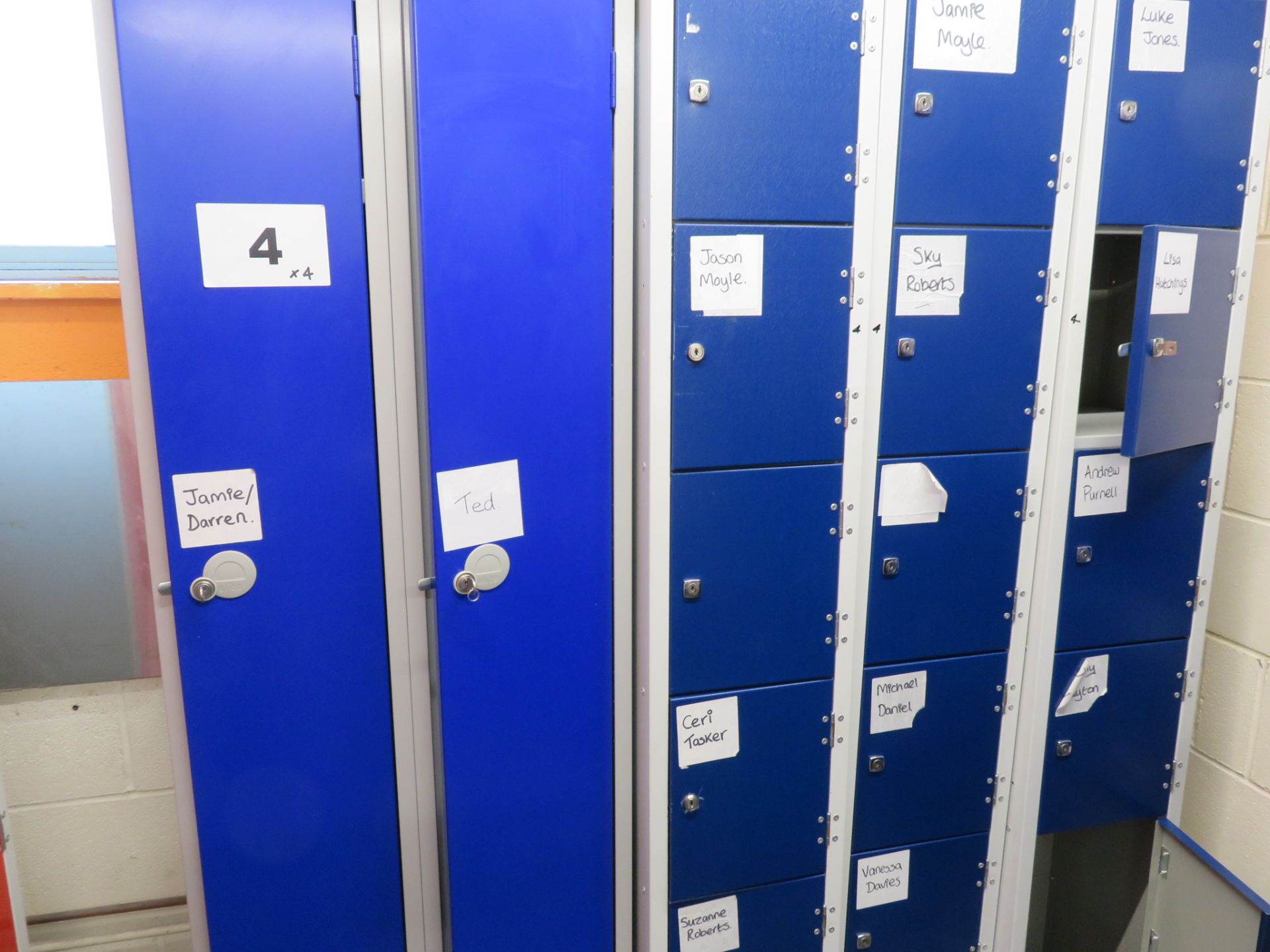 2 X FULL LENGTH LOCKERS. - Bild 2 aus 2