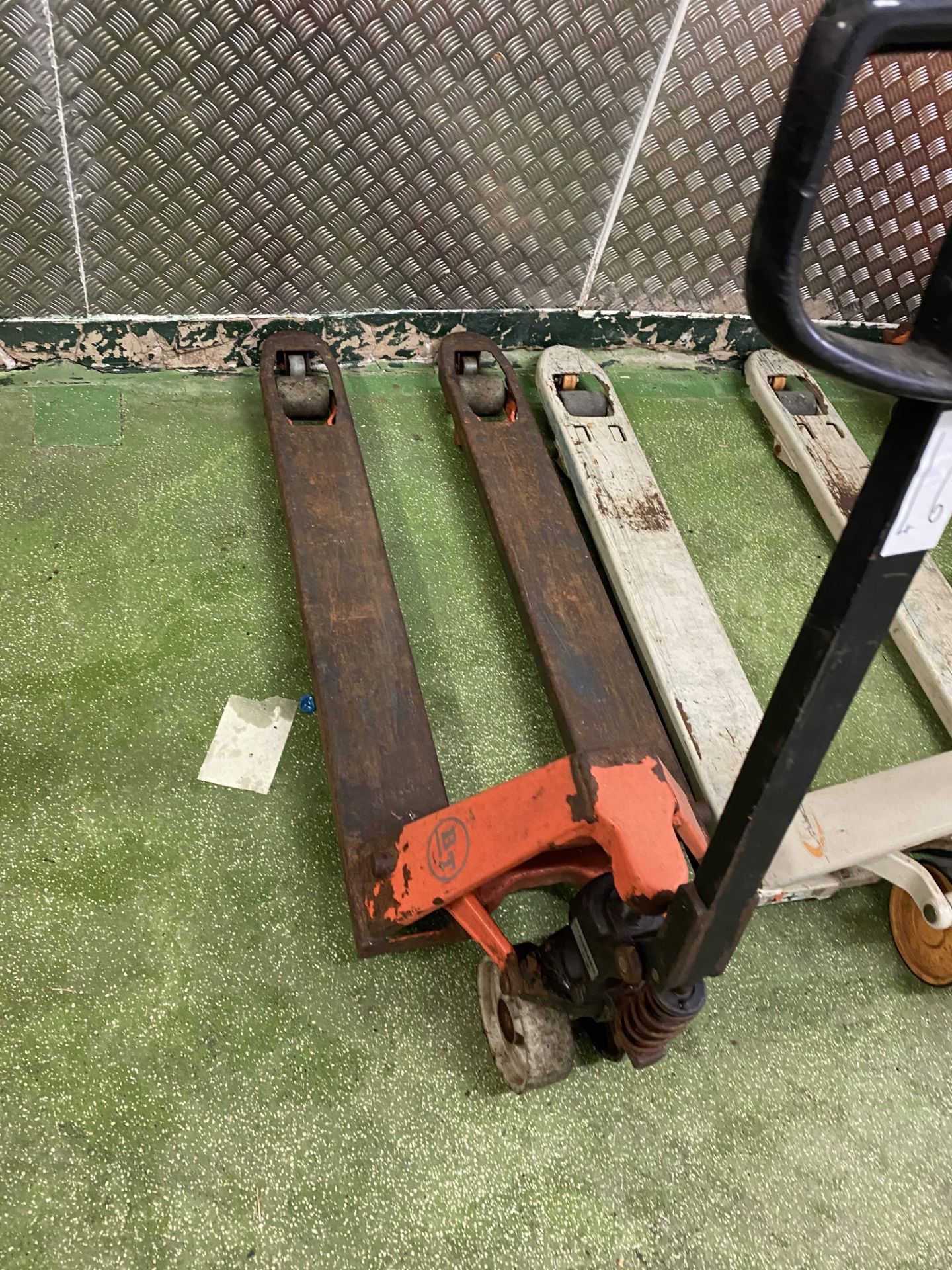 PALLET TRUCKS. - Image 2 of 2