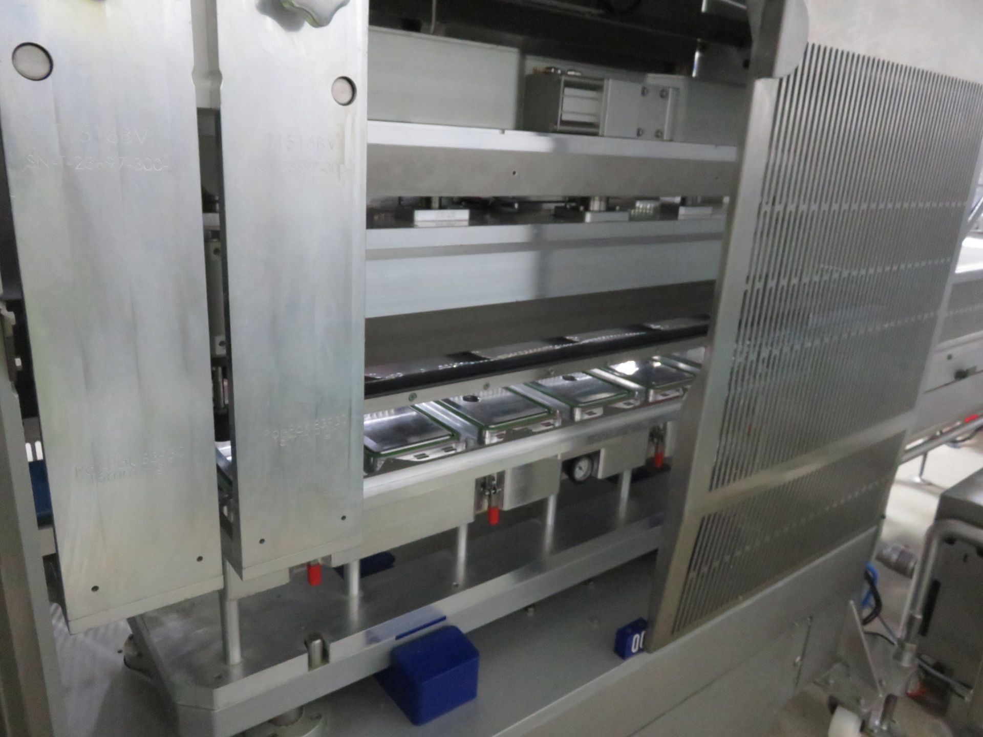 PROSEAL GT6e SKIN PLUS TRAY SEALING MACHINE - video below of machine in operation - Image 8 of 22