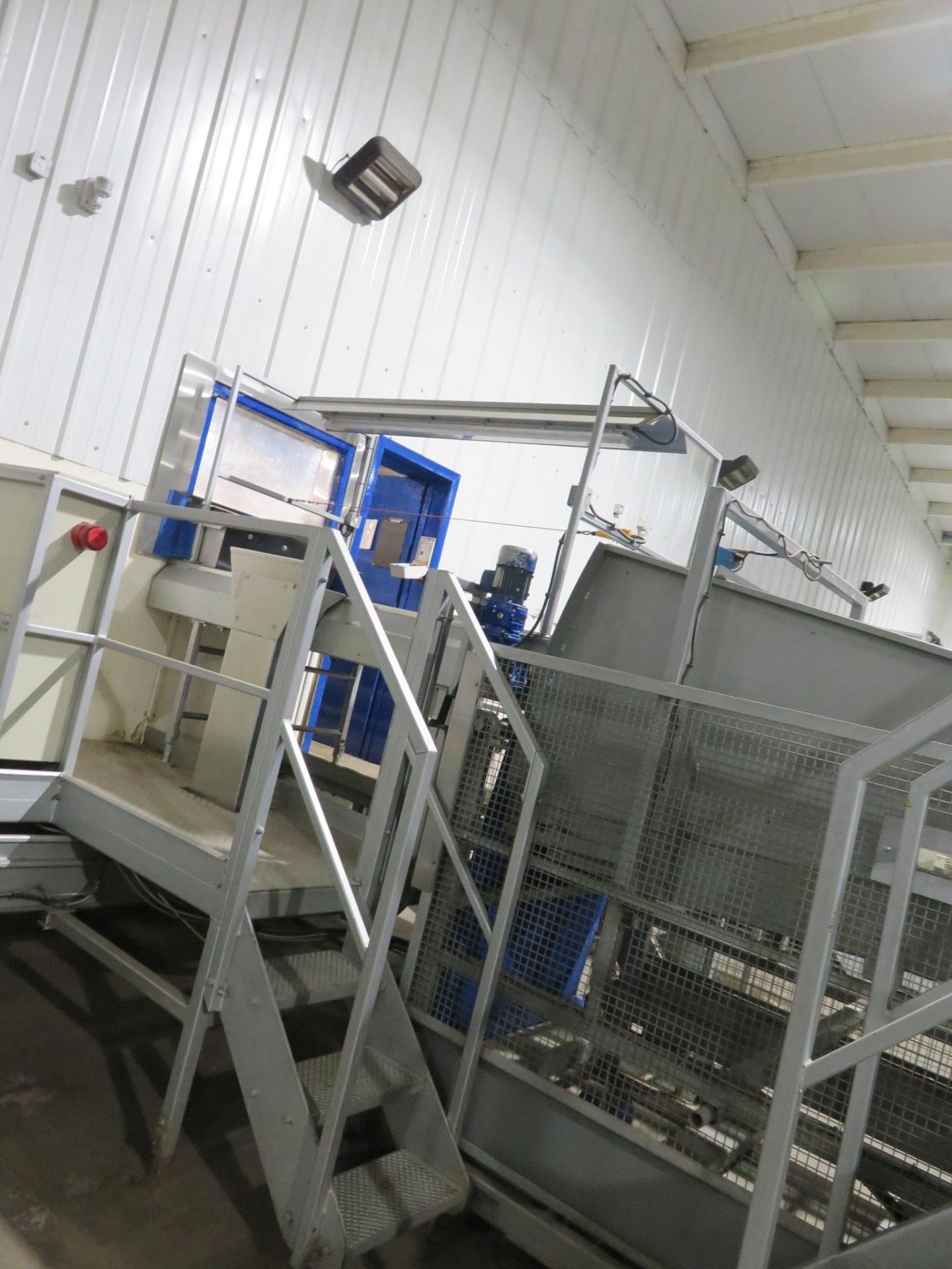 4 PERSON INSPECTION POWER ROLLER CONVEYOR UNIT - Image 5 of 5