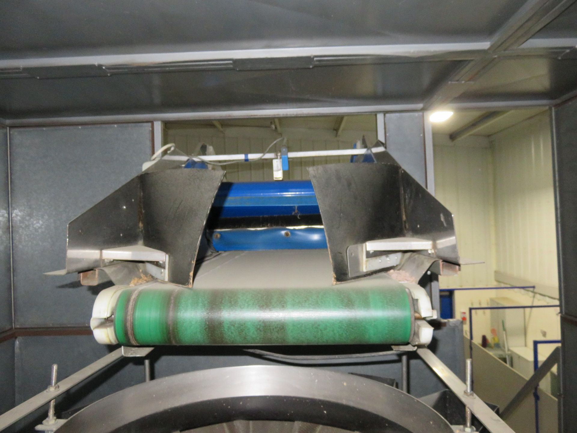 TONG & PEAL ELEVATED FLIGHTED CONVEYOR. - Image 6 of 6