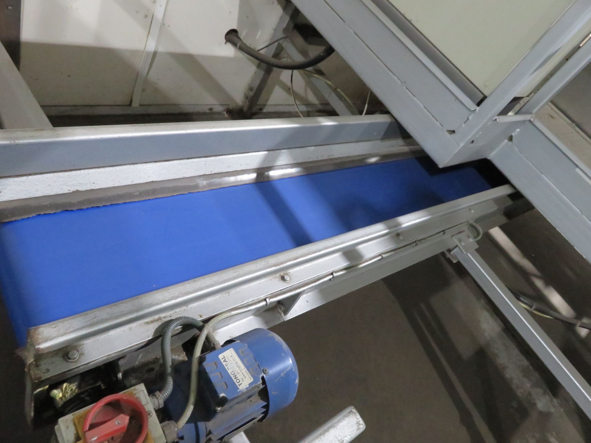 4 PERSON INSPECTION POWER ROLLER CONVEYOR UNIT - Image 11 of 11